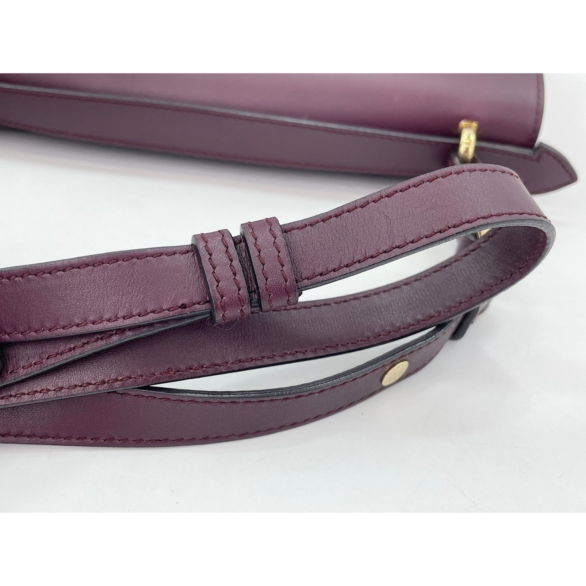 Salvatore Ferragamo Gancini Wine Leather Shoulder Bag (Pre-Owned)