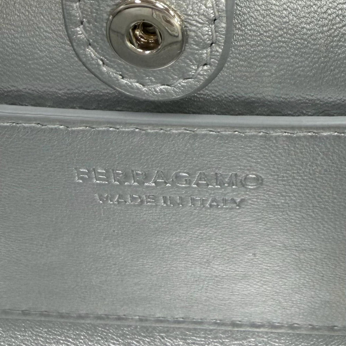 Salvatore Ferragamo Silver Leather Pouch Shoulder Bag (Pre-Owned)