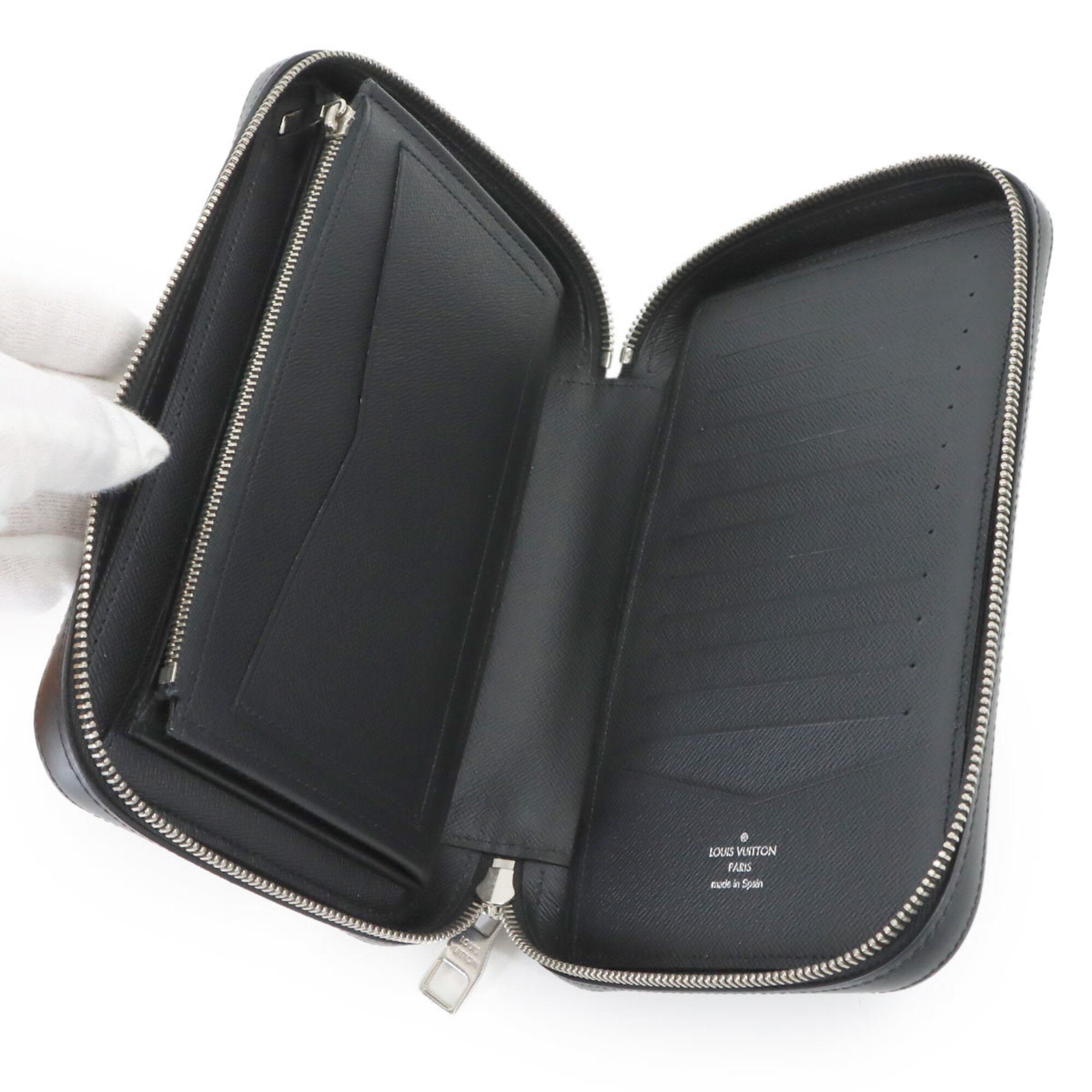 Louis Vuitton Black Noir Epi Leather Long Wallet (Bi-Fold) (Pre-Owned)