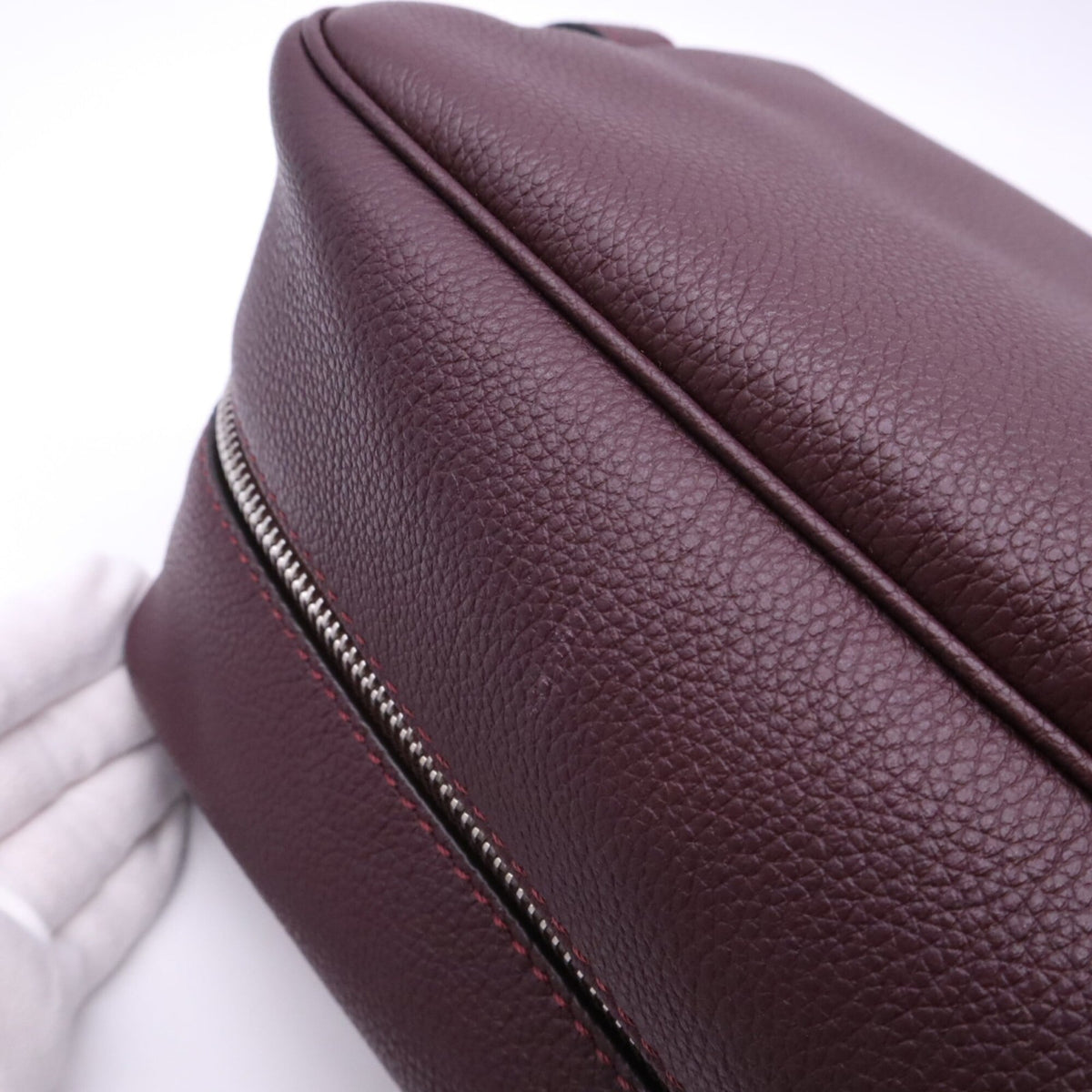 Fendi Red Color Wine Leather Clutch Bag (Pre-Owned)