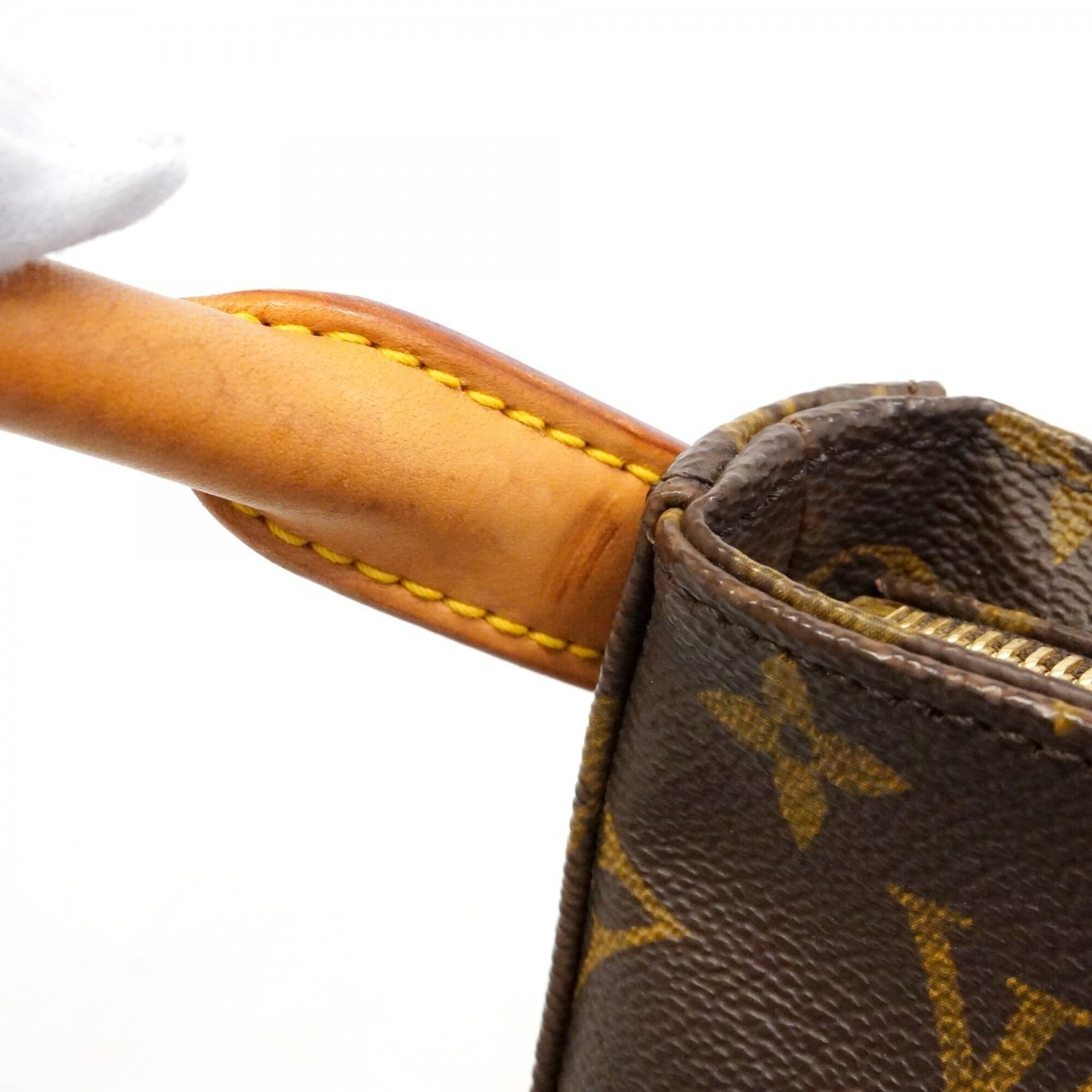Louis Vuitton Brown Shoulder Bag (Pre-Owned)