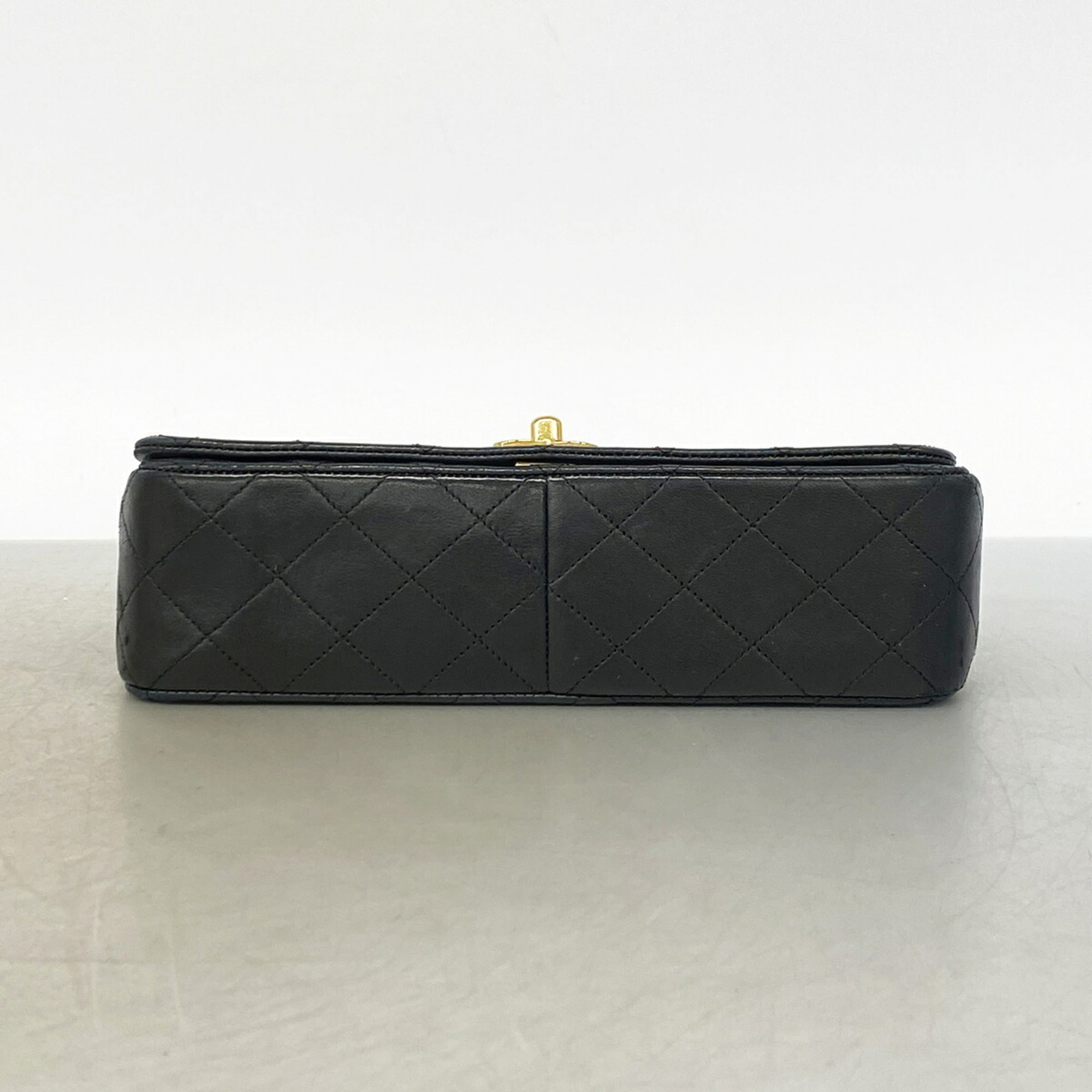 Chanel Black Leather Shoulder Bag (Pre-Owned)