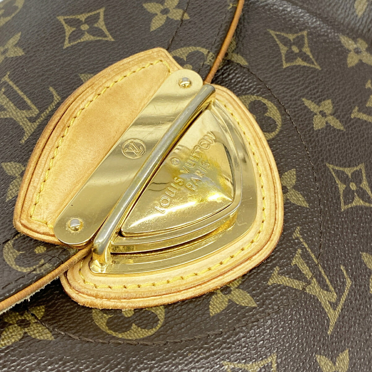 Louis Vuitton Brown Shoulder Bag (Pre-Owned)