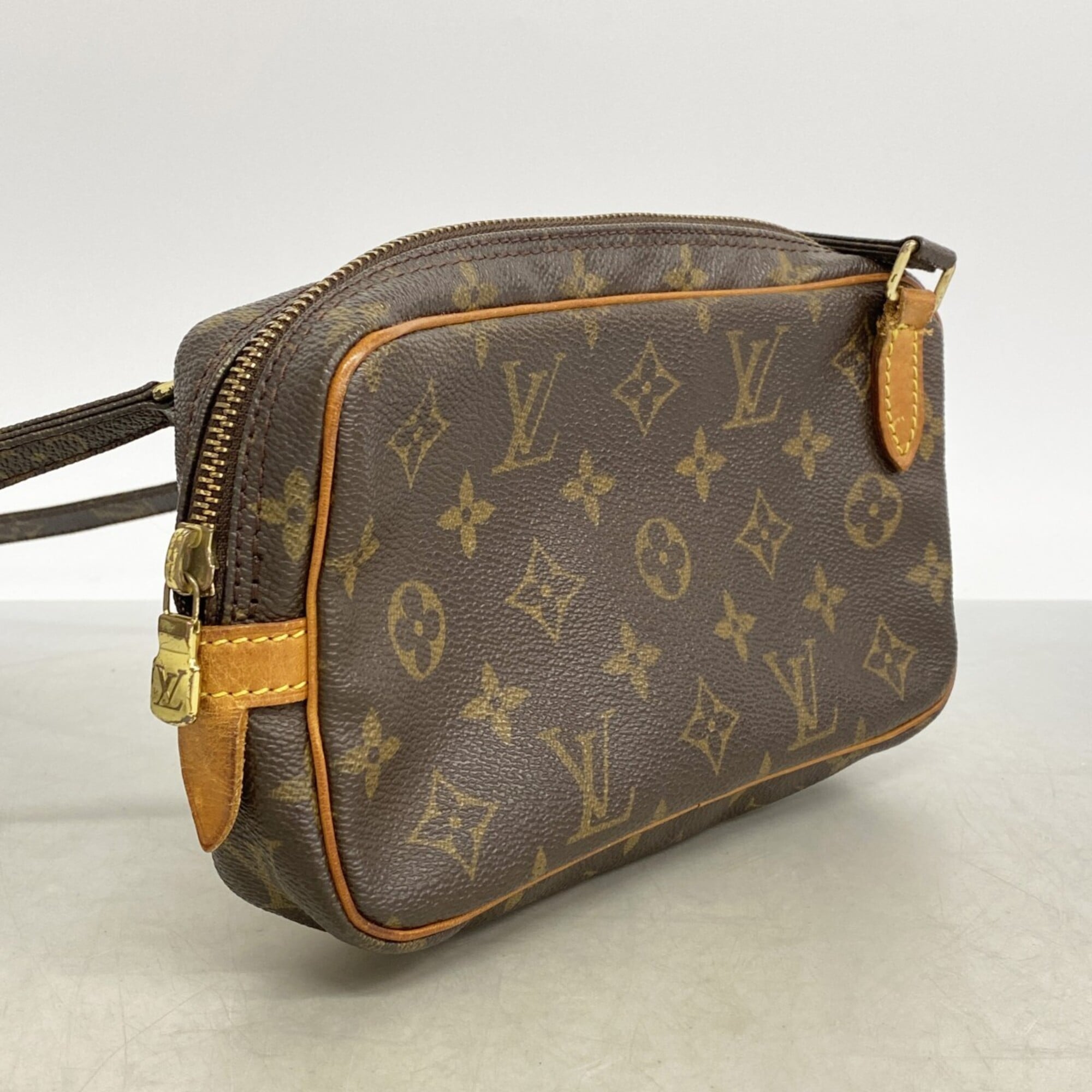 Louis Vuitton Brown Shoulder Bag (Pre-Owned)