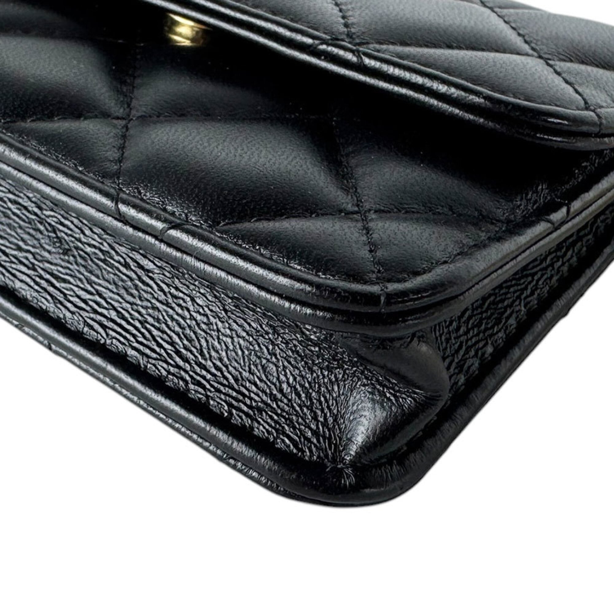 Chanel Black Leather Pochette (Pre-Owned)