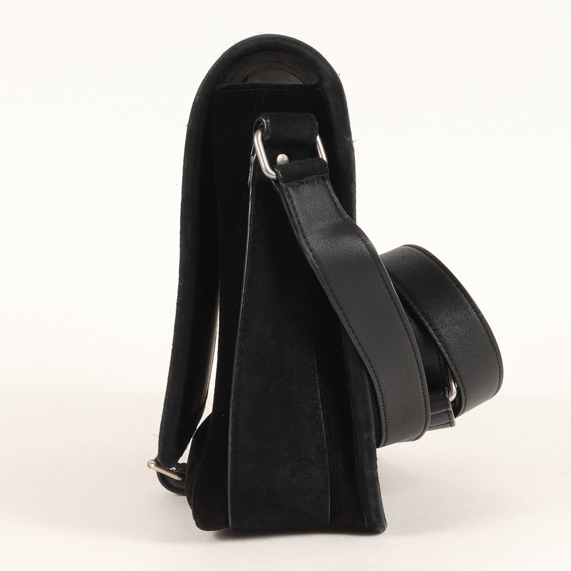 Yves Saint Laurent Black Velvet Leather Shoulder Bag (Pre-Owned)