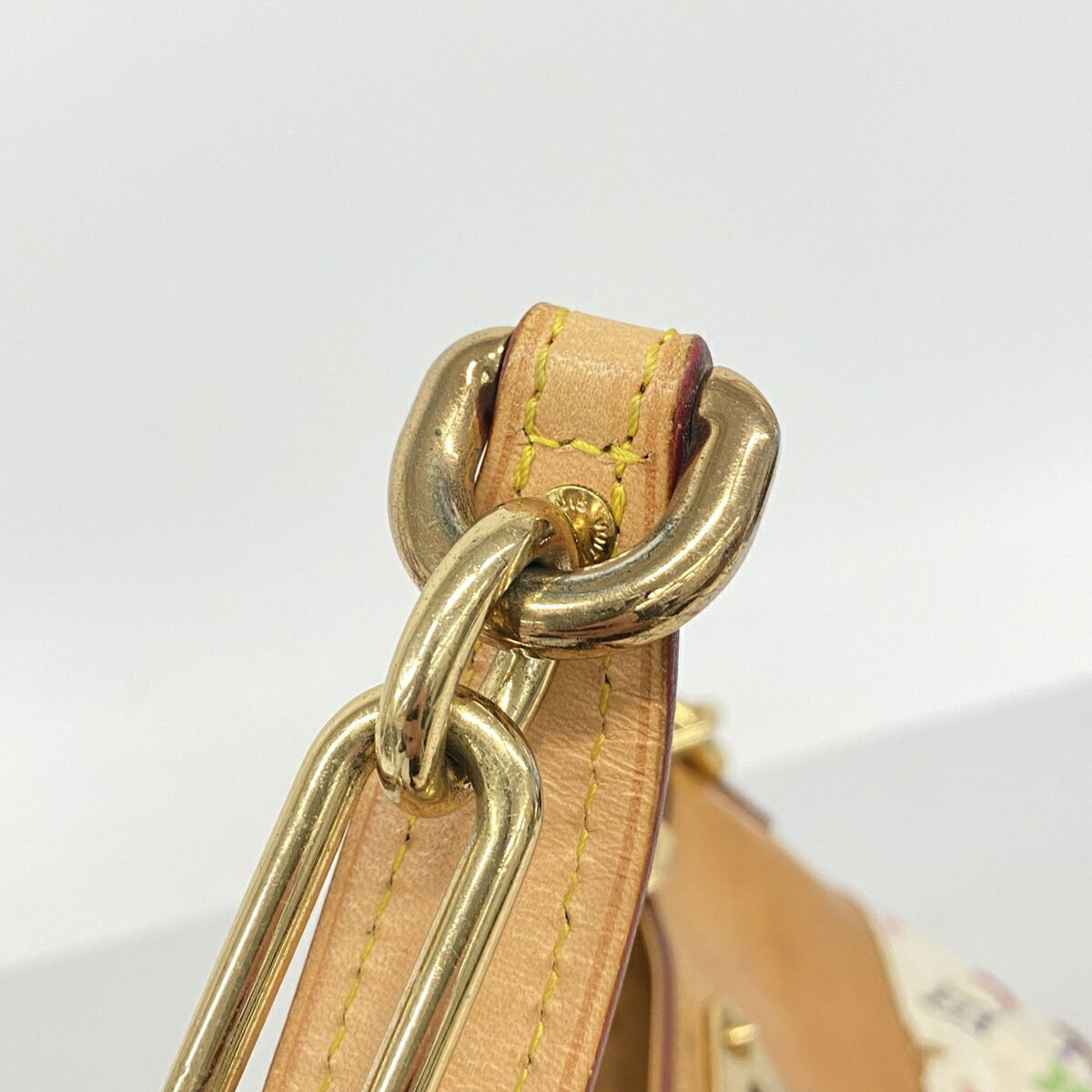 Louis Vuitton Blanc Handbag (Pre-Owned)