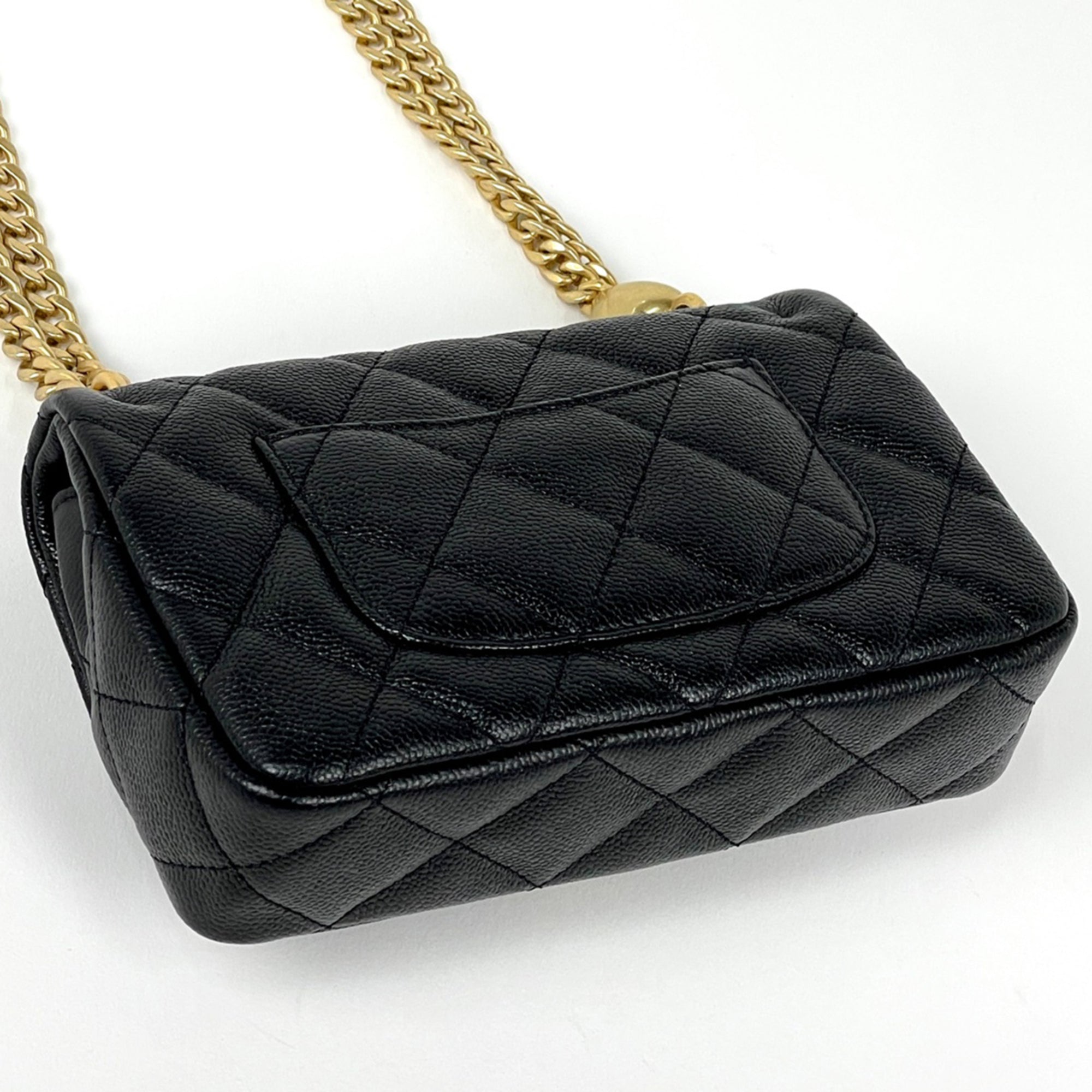 Chanel Matelasse Black Grained Calfskin Shoulder Bag (Pre-Owned)