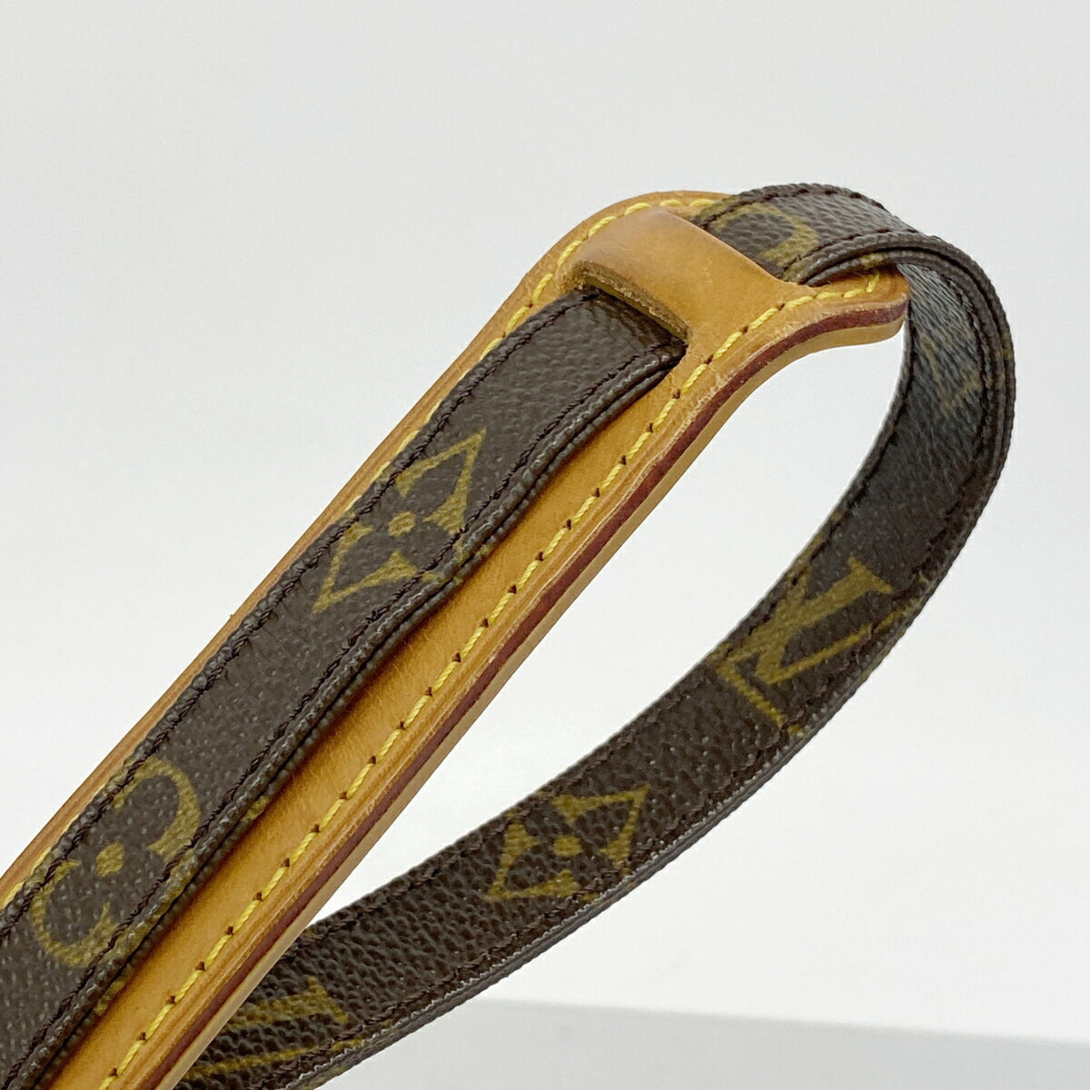 Louis Vuitton Brown Shoulder Bag (Pre-Owned)