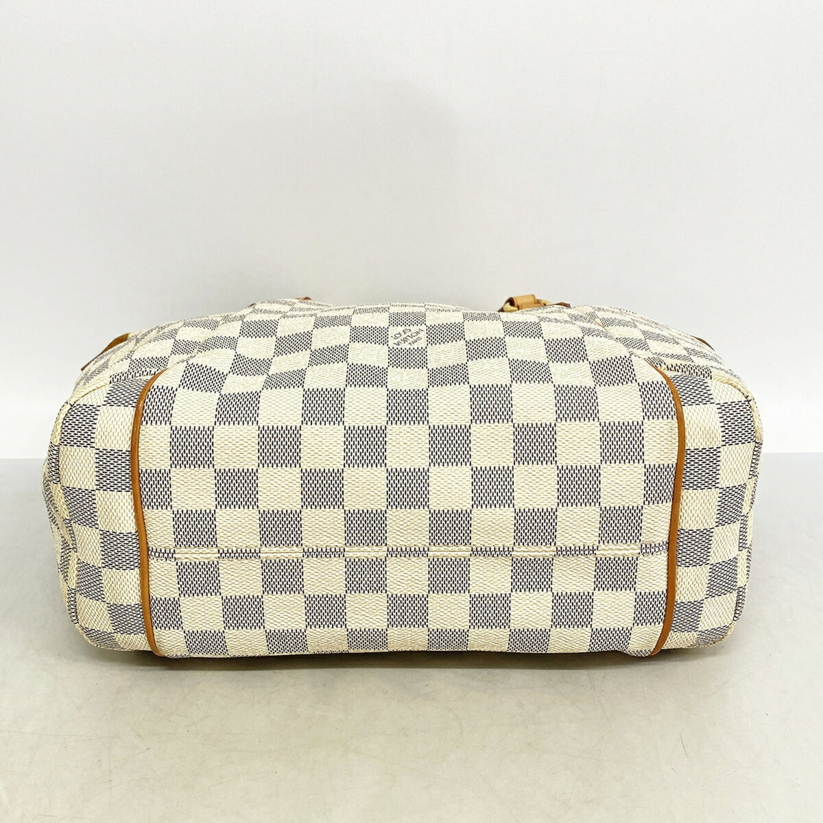 Louis Vuitton White Tote Bag (Pre-Owned)