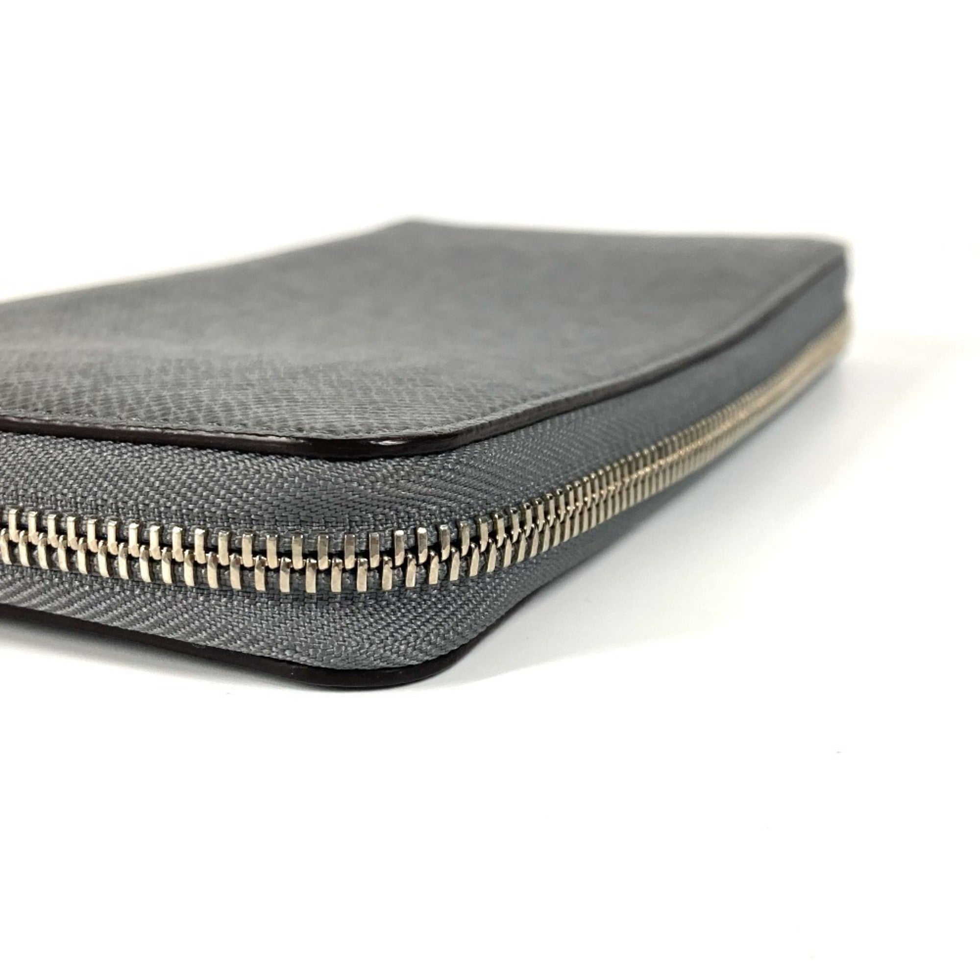 Louis Vuitton Glacier Gray Taiga Leather Long Wallet (Bi-Fold) (Pre-Owned)