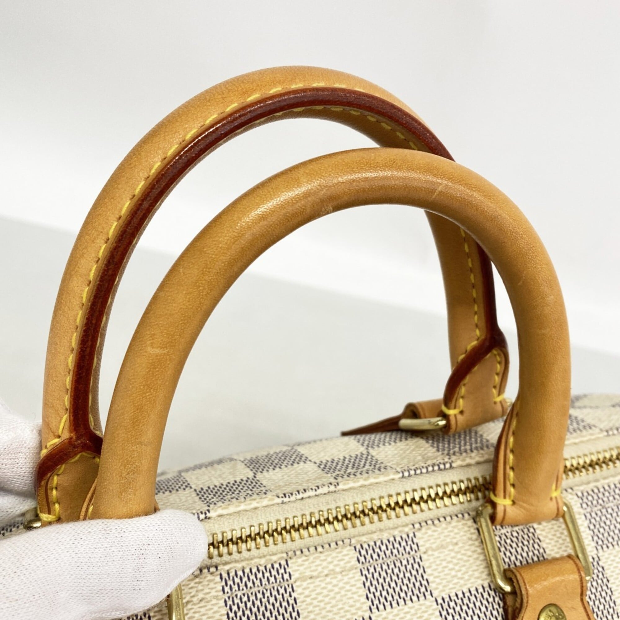 Louis Vuitton White Handbag (Pre-Owned)