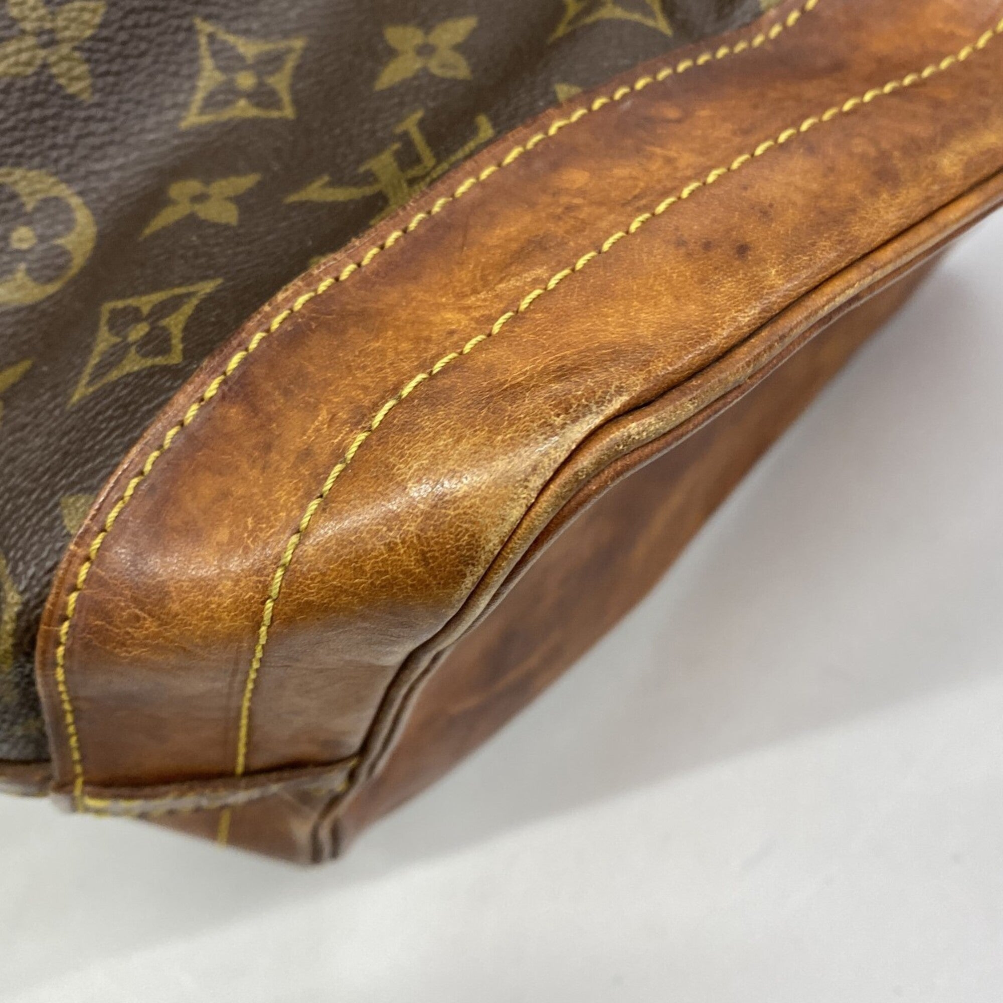 Louis Vuitton Brown Shoulder Bag (Pre-Owned)