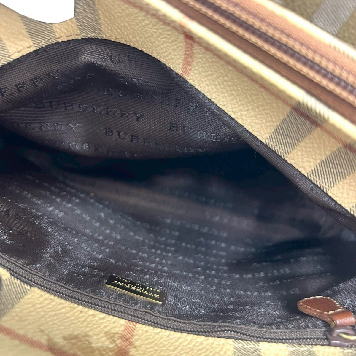 Burberry Beige Black Brown Red Color White Leather Pvc Handbag Tote Bag (Pre-Owned)
