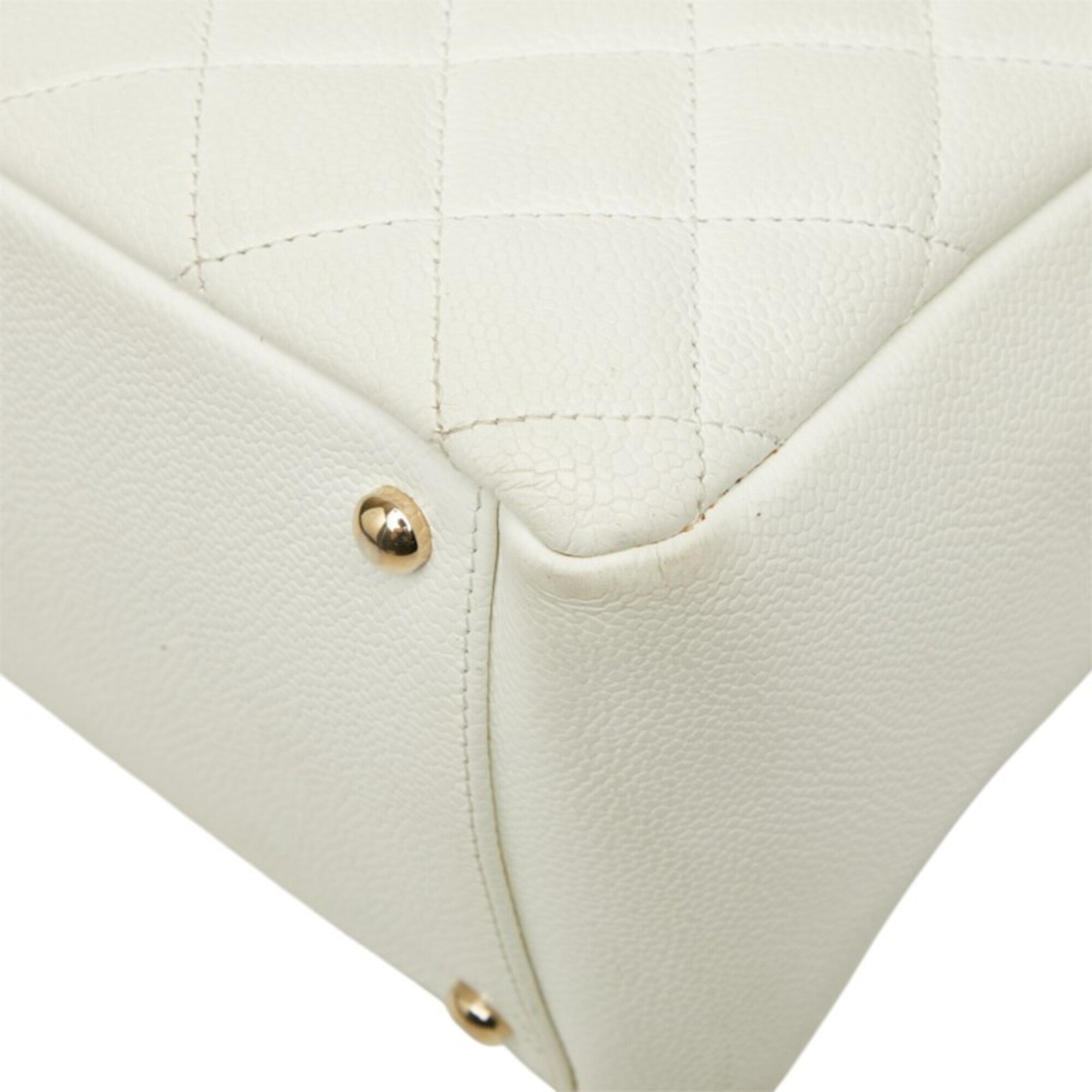 Chanel White Grained Calfskin Shoulder Bag (Pre-Owned)
