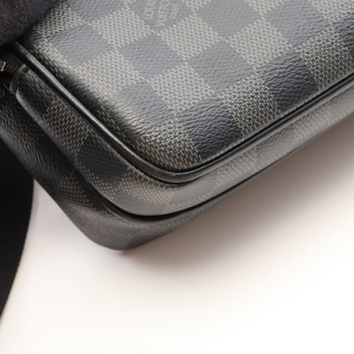 Louis Vuitton Black Coated Canvas Damier Graphite Leather Handbag Shoulder Bag (Pre-Owned)