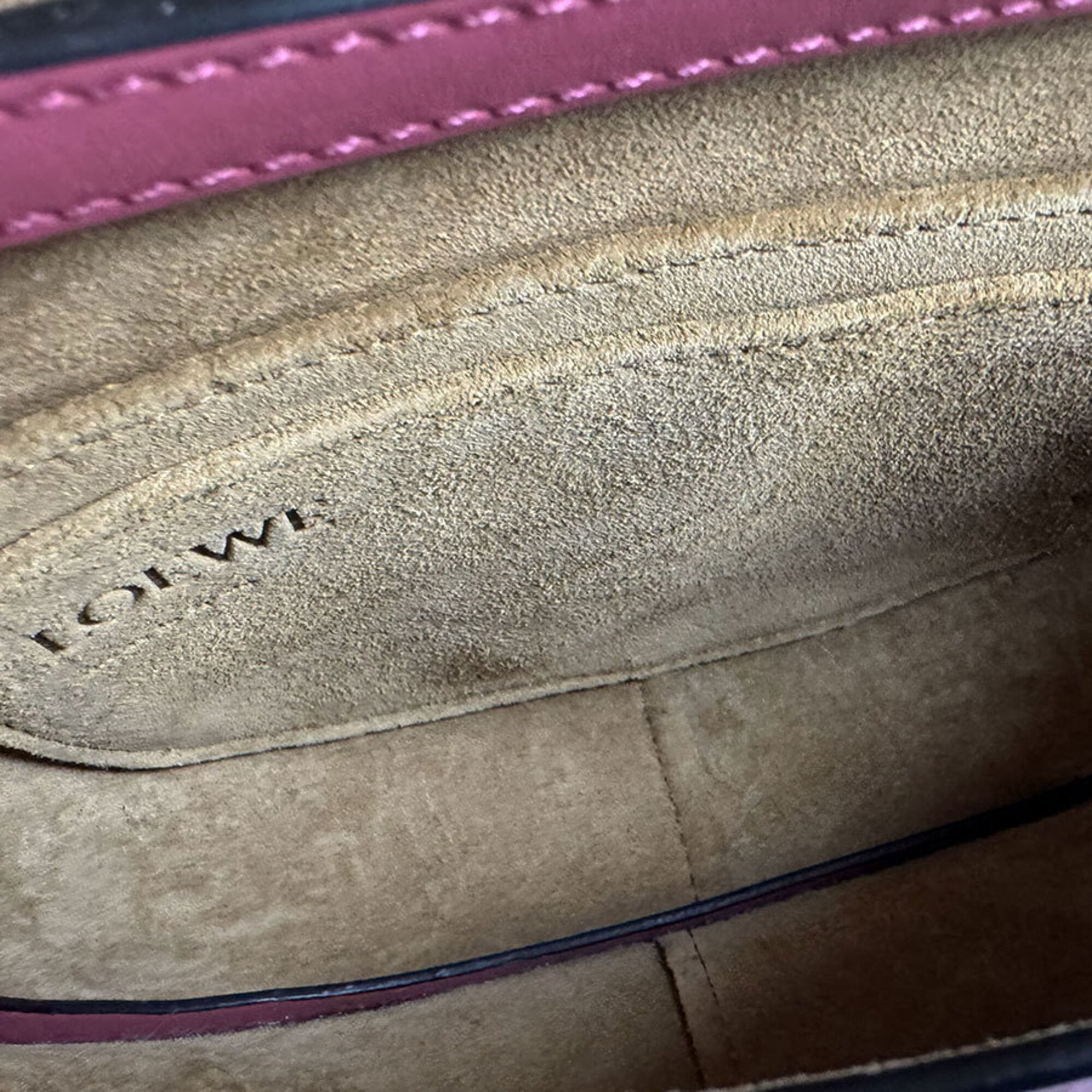 Loewe Pink Leather Shoulder Bag (Pre-Owned)
