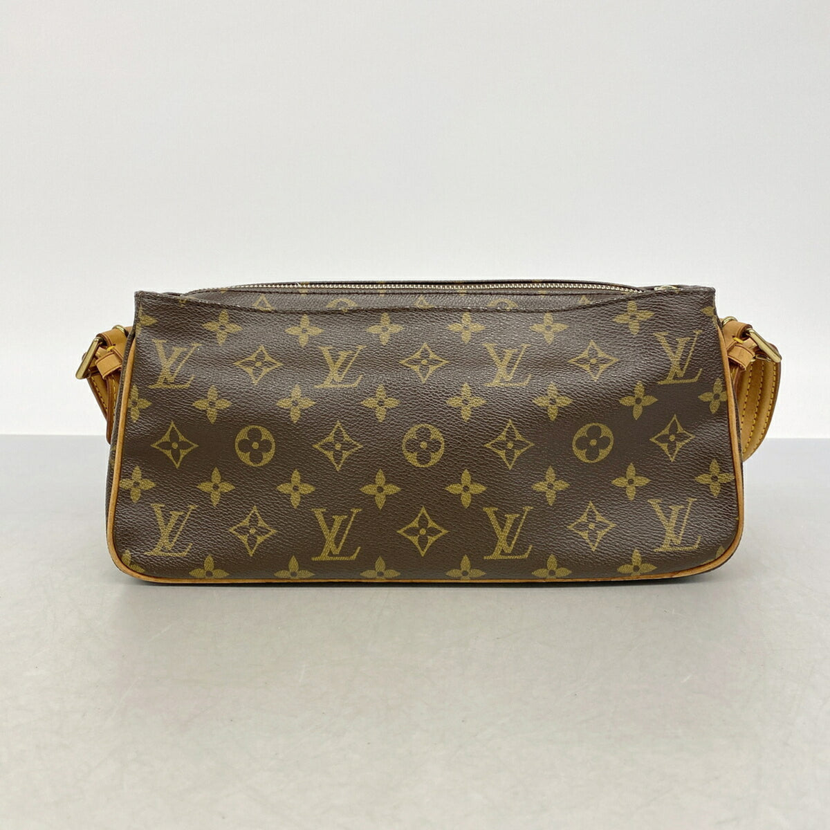 Louis Vuitton Brown Shoulder Bag (Pre-Owned)