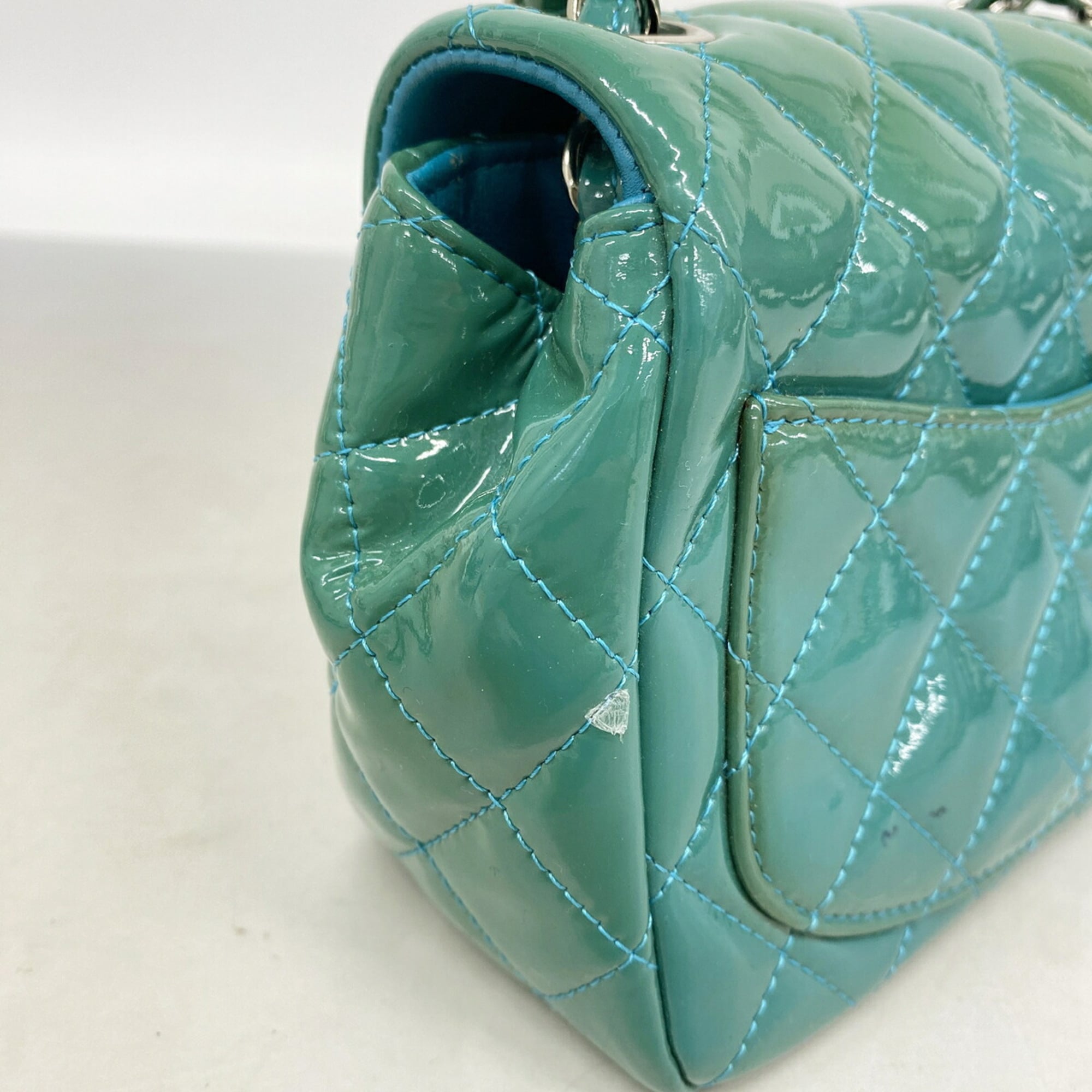 Chanel Blue Patent Leather Shoulder Bag (Pre-Owned)