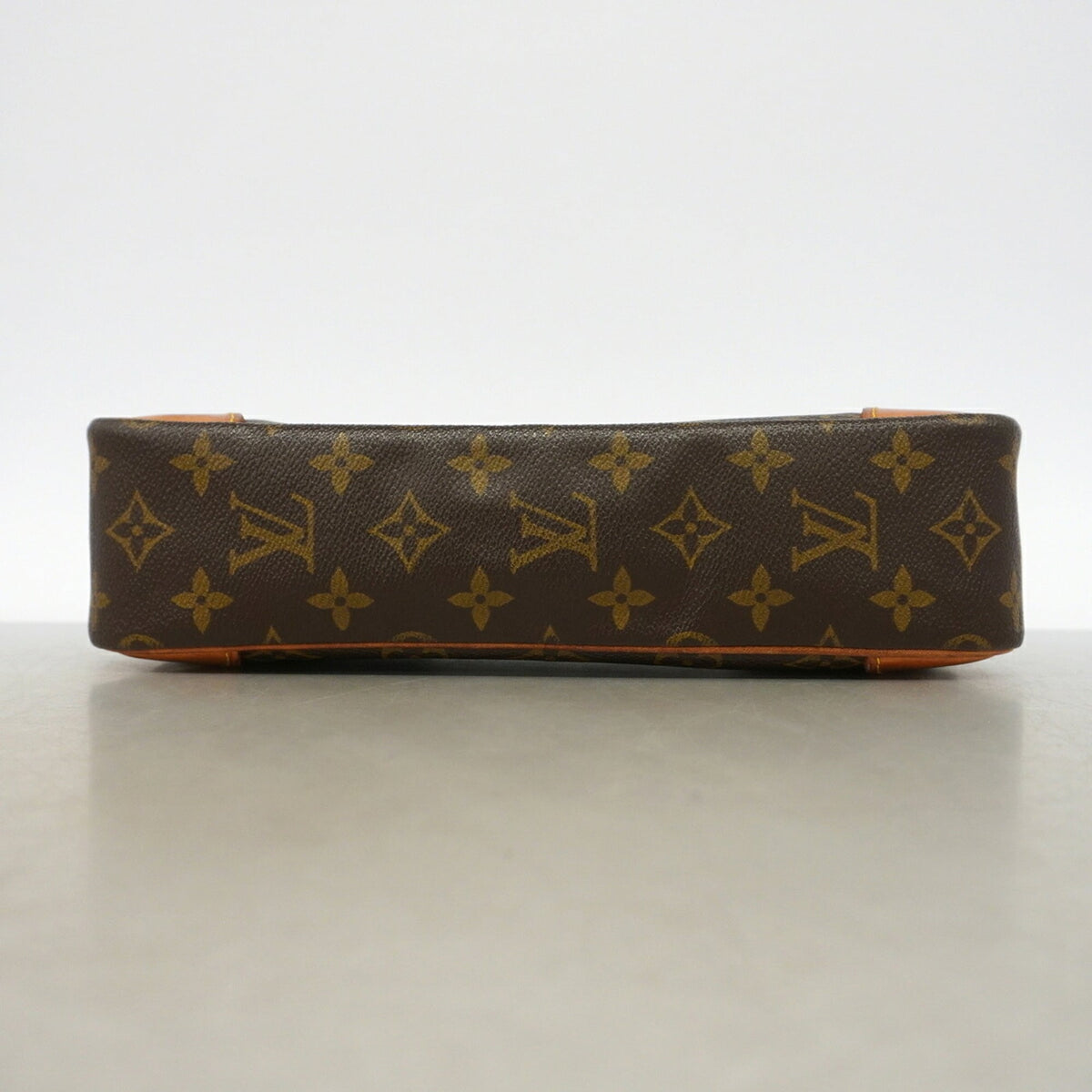 Louis Vuitton Brown Clutch Bag (Pre-Owned)