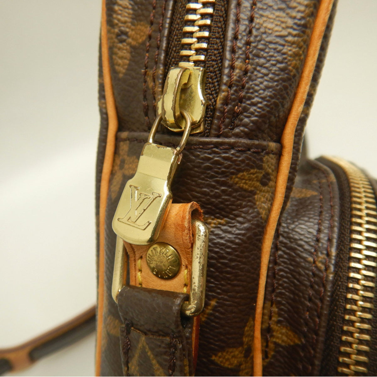 Louis Vuitton Brown Monogram Canvas Shoulder Bag (Pre-Owned)