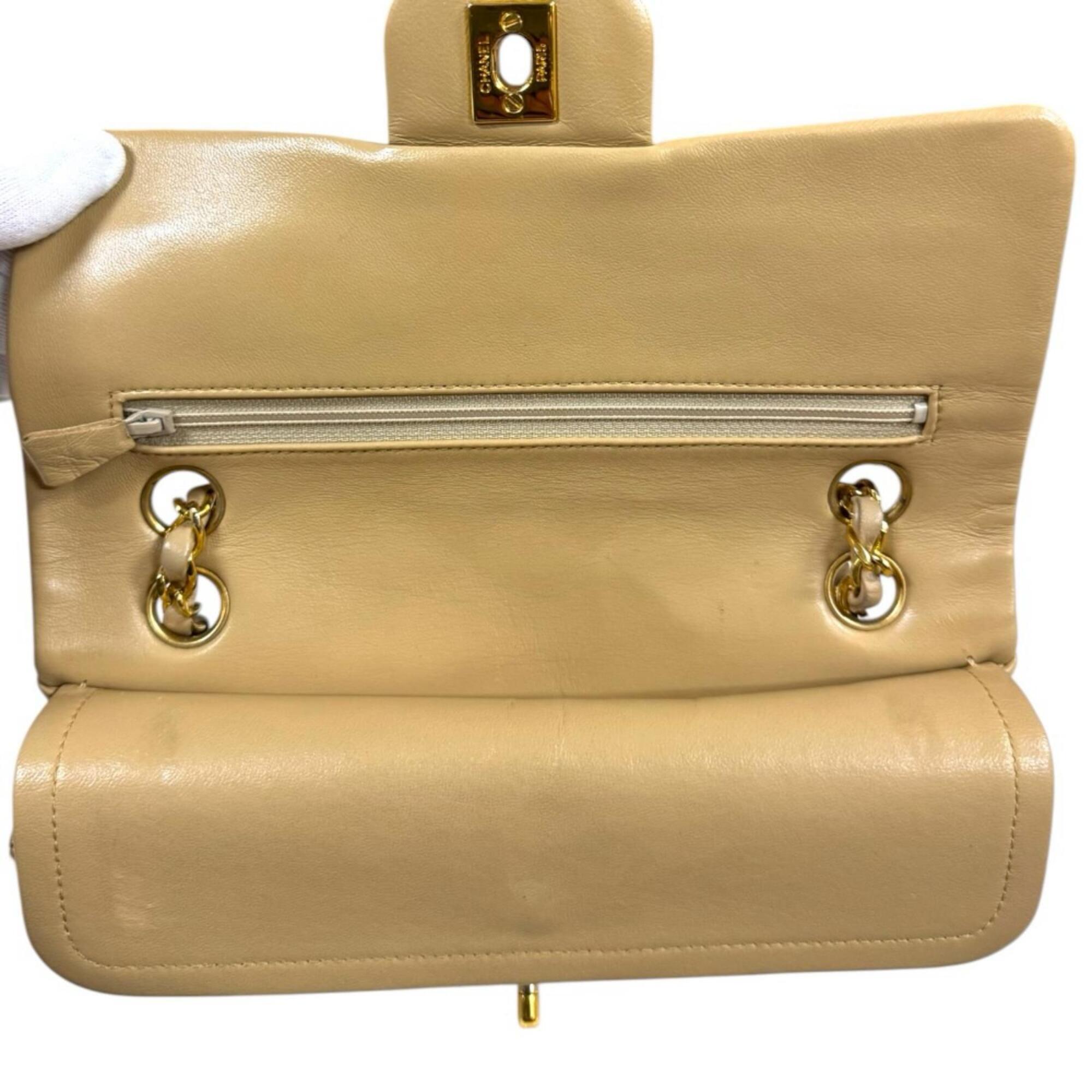 Chanel Beige Leather Shoulder Bag (Pre-Owned)
