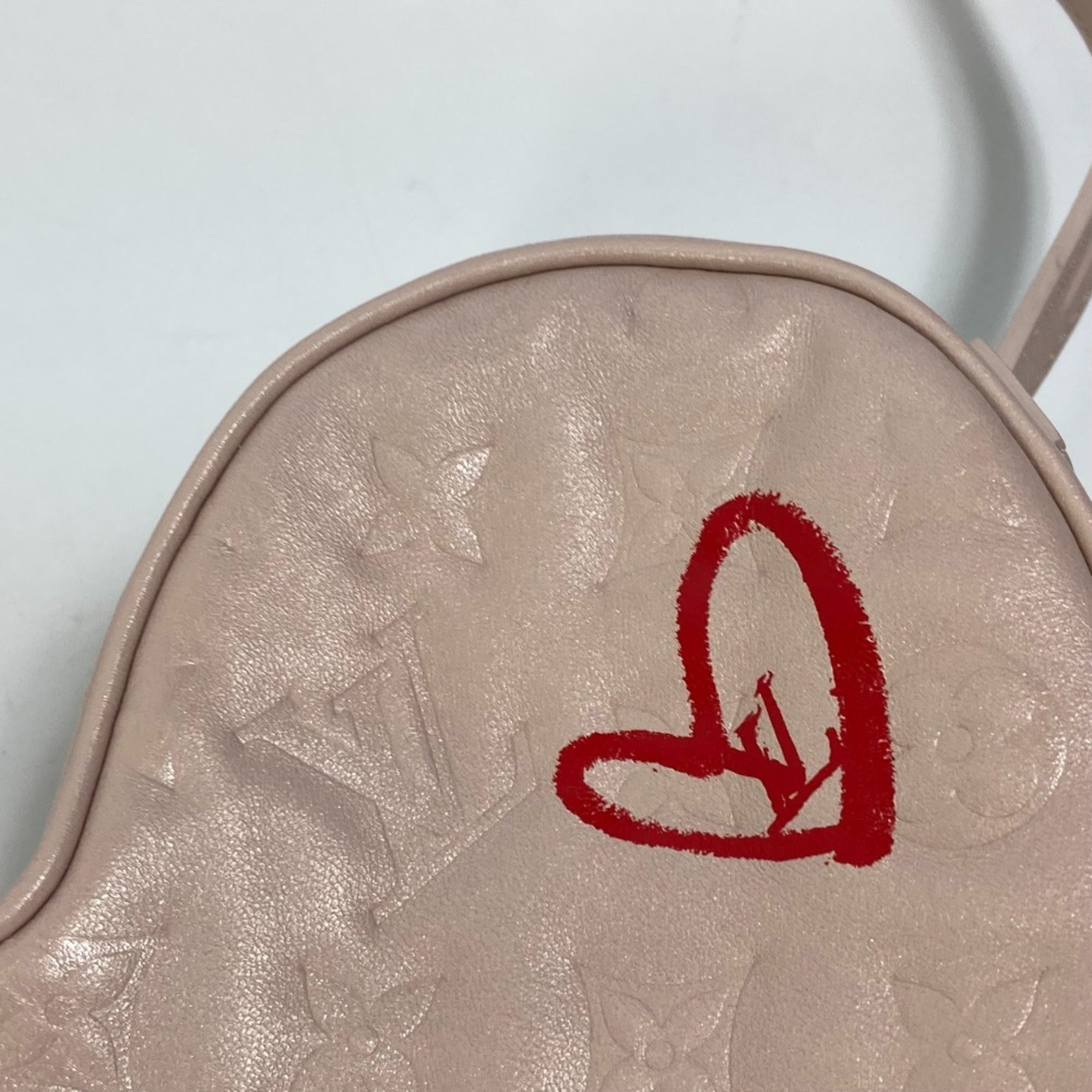 Louis Vuitton Light Pink Leather Pochette Shoulder Bag (Pre-Owned)