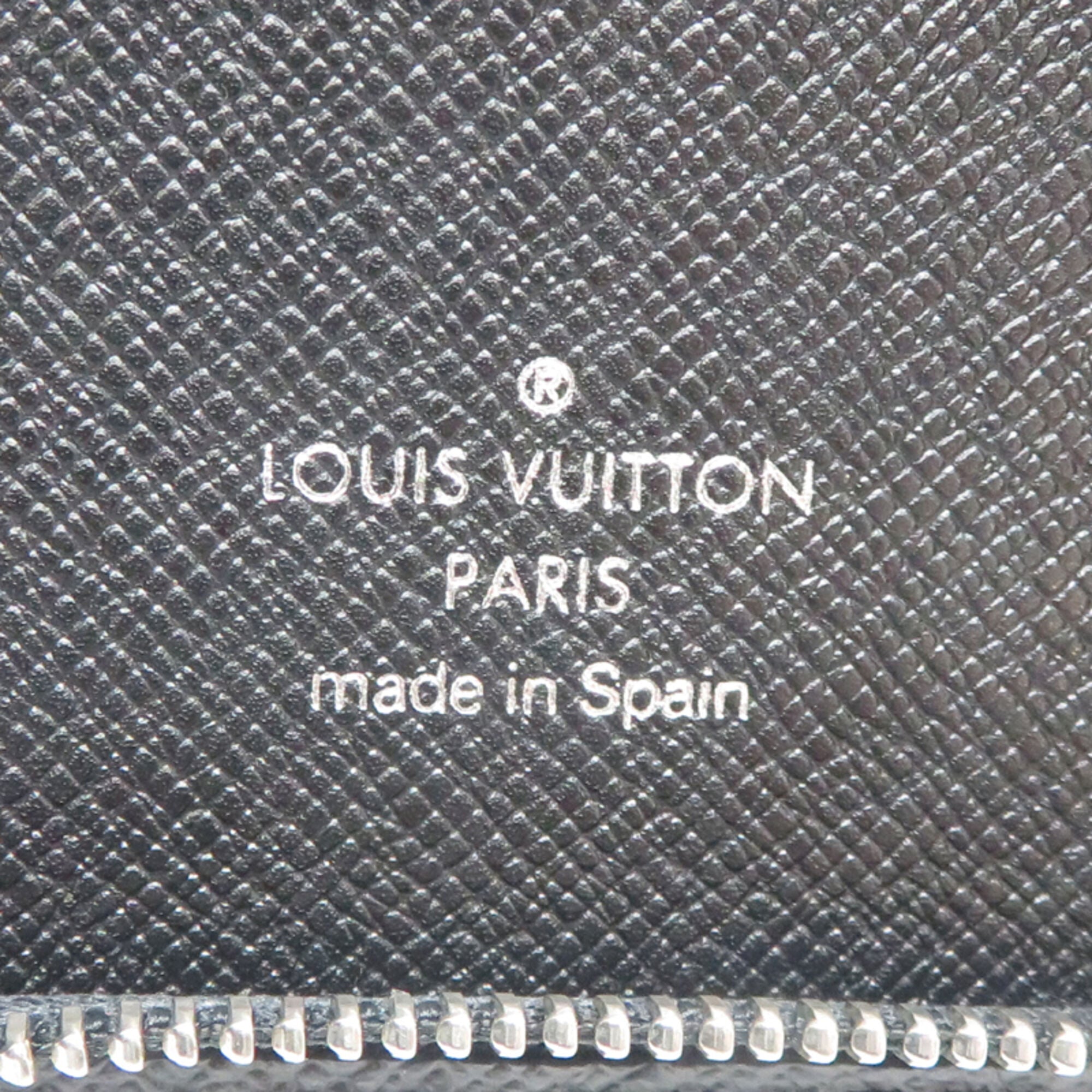 Louis Vuitton Black Taiga Leather Wallet (Bi-Fold) (Pre-Owned)