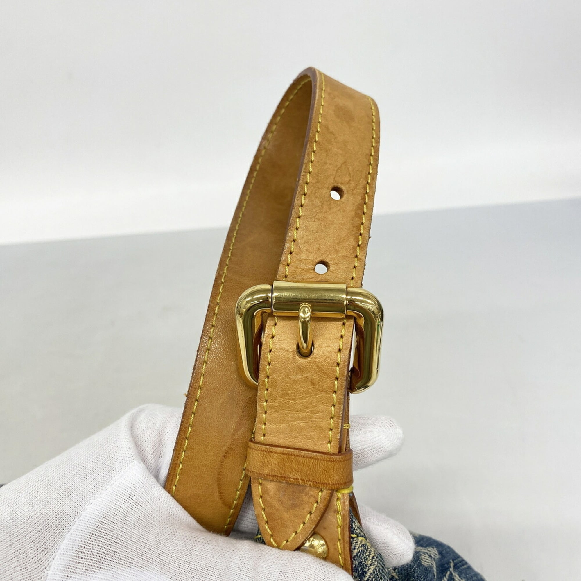 Louis Vuitton Blue Shoulder Bag (Pre-Owned)