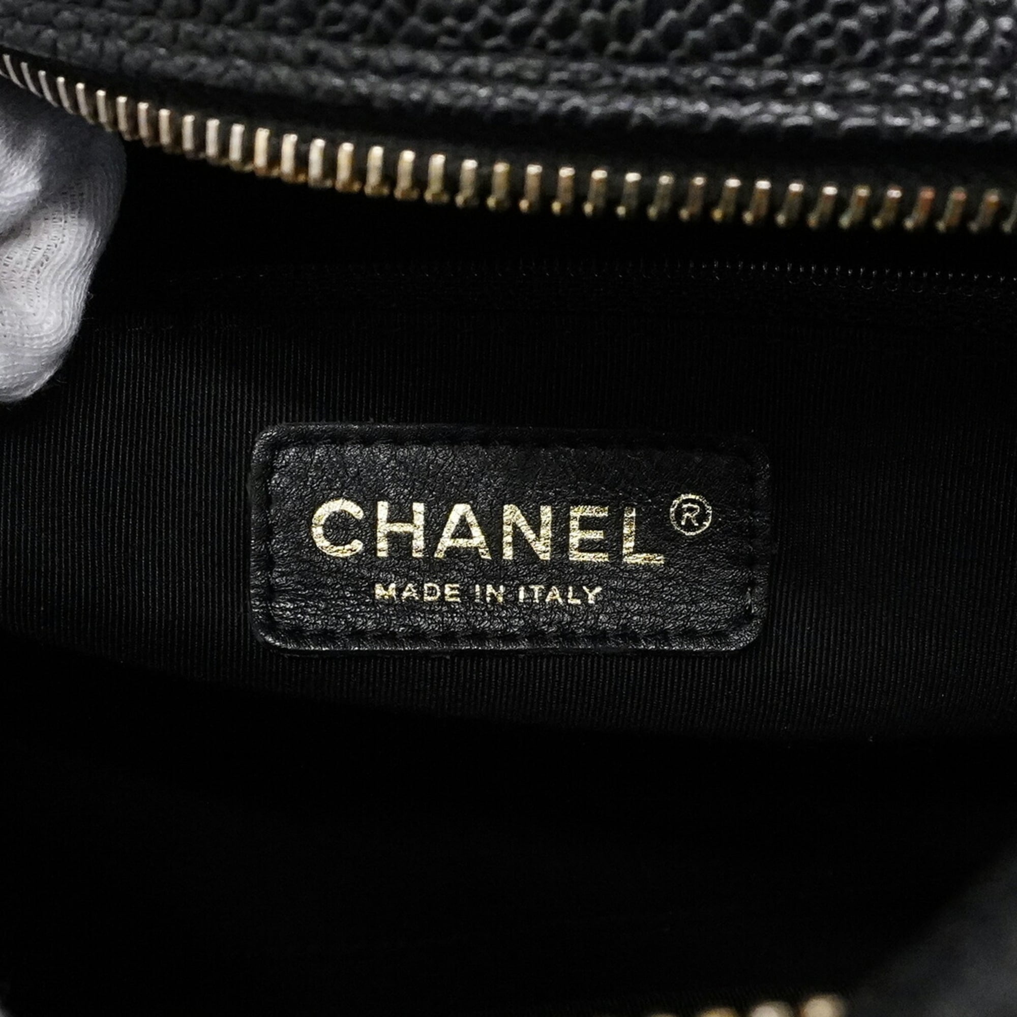 Chanel Black Grained Calfskin Handbag (Pre-Owned)