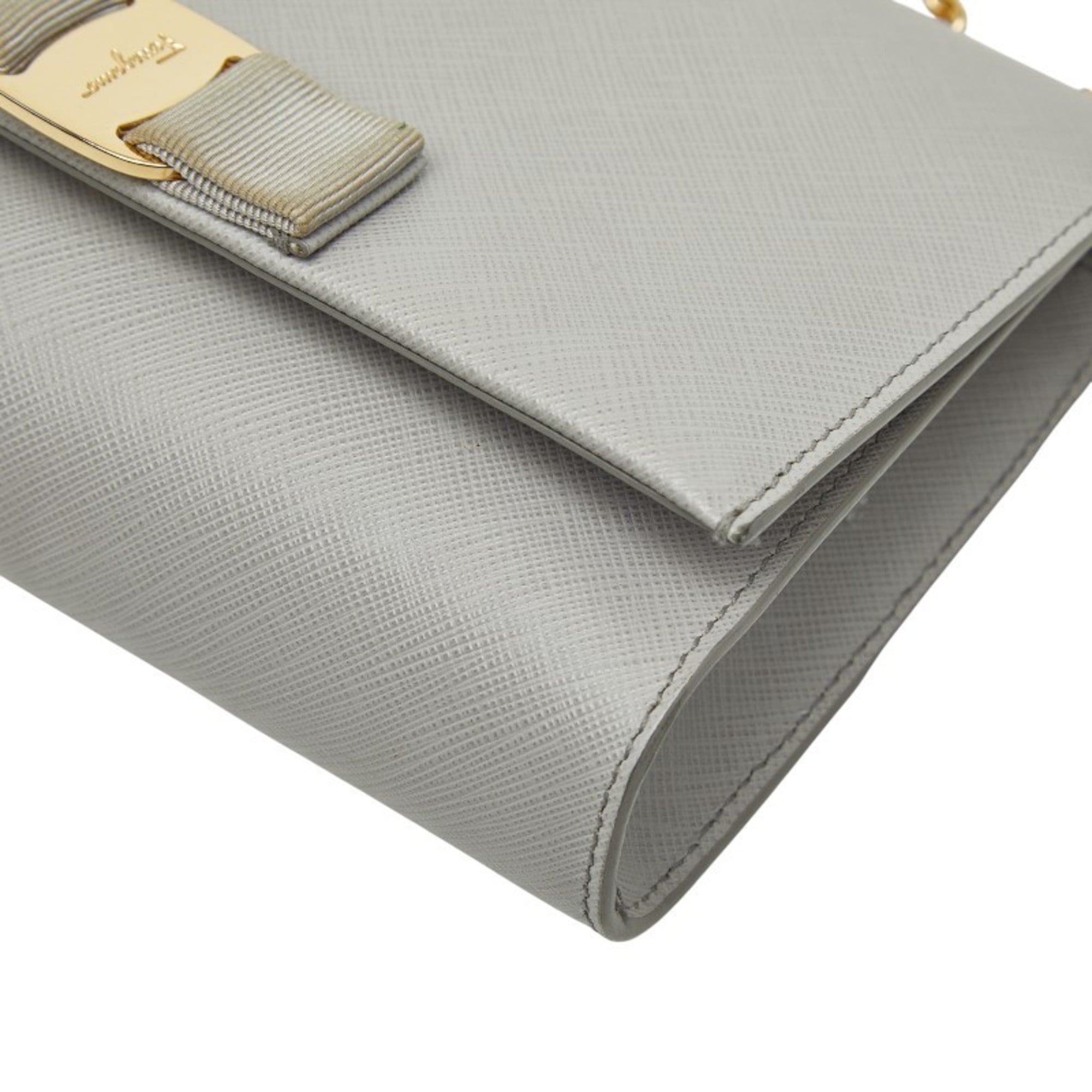 Salvatore Ferragamo Gray Leather Shoulder Bag (Pre-Owned)