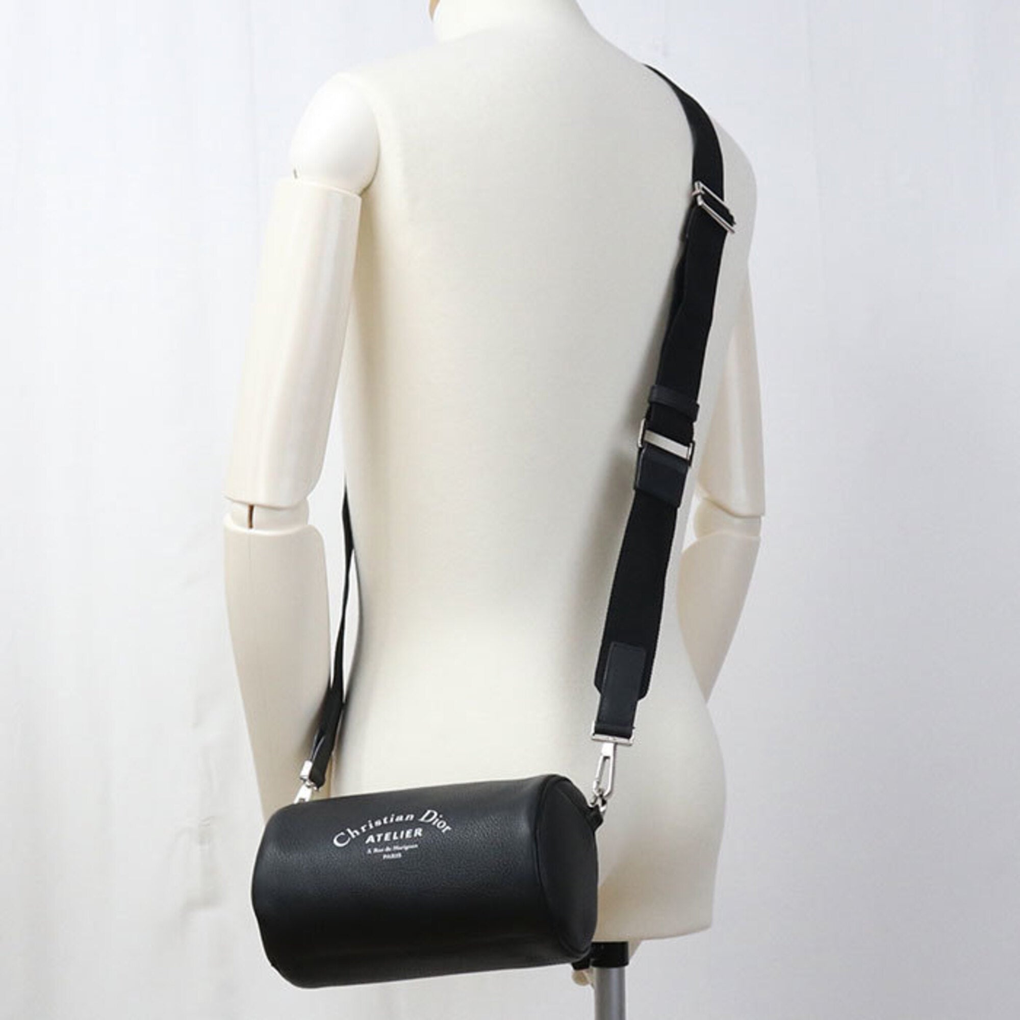 Christian Dior Black Leather Shoulder Bag (Pre-Owned)
