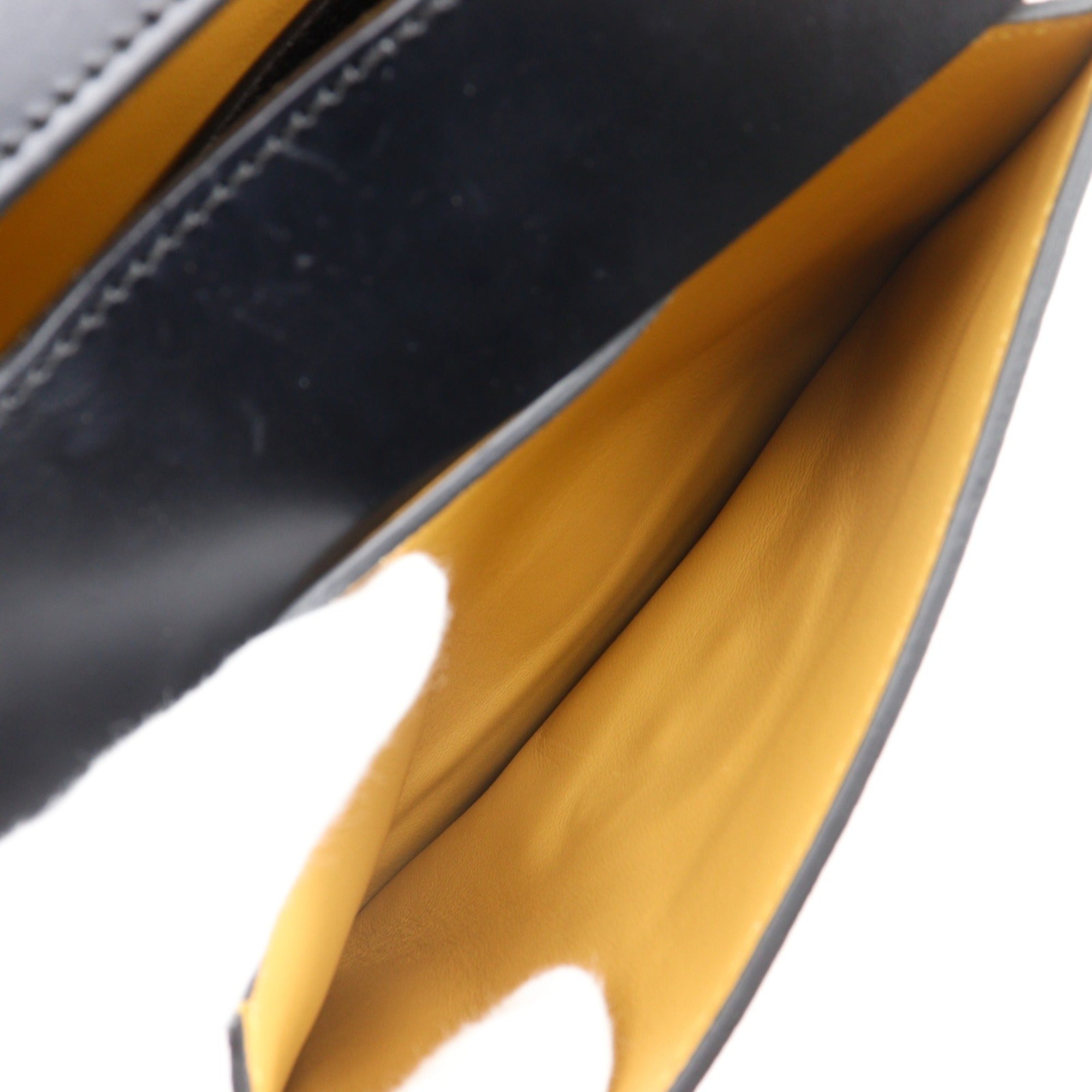 Burberry Black Leather Shoulder Bag (Pre-Owned)