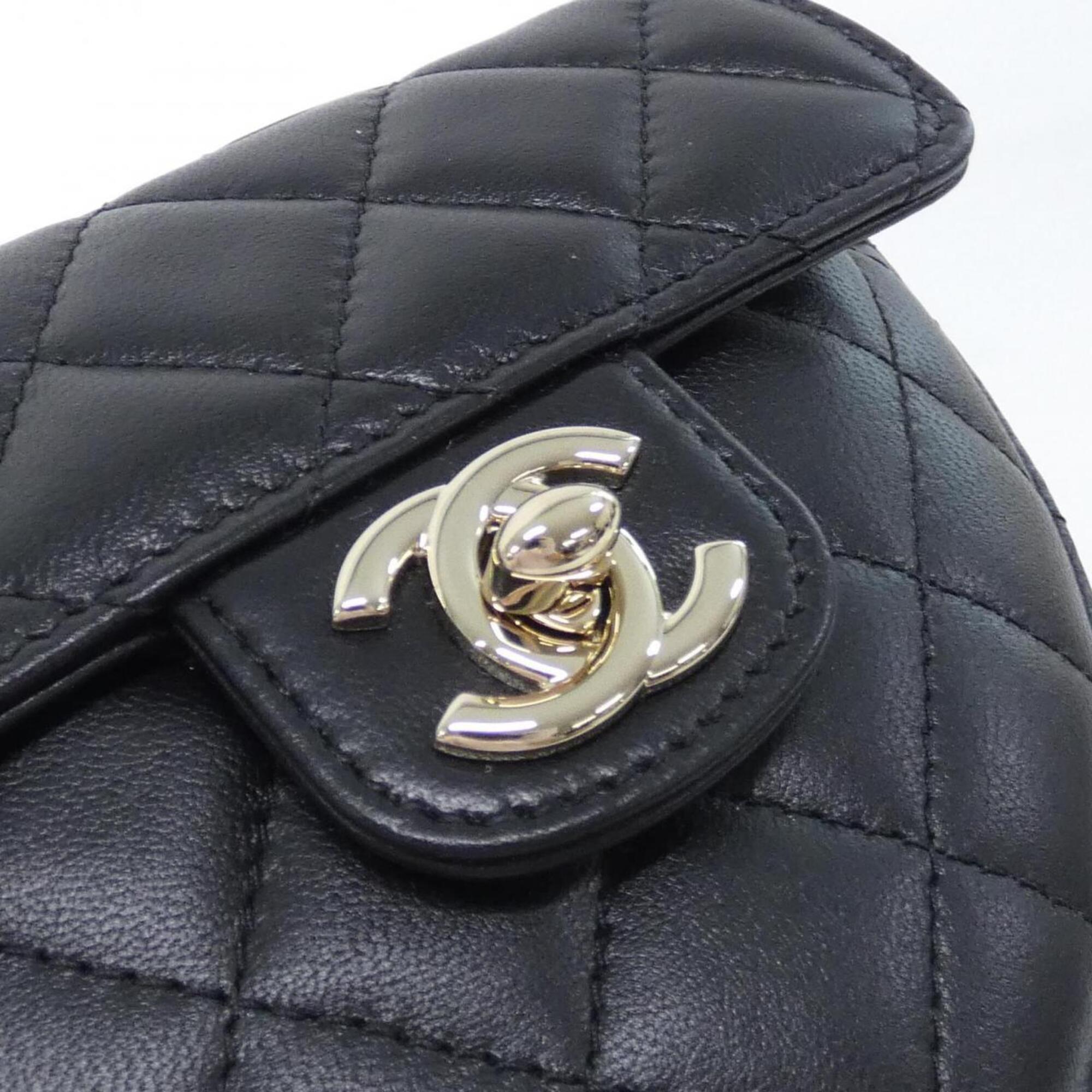 Chanel Black Leather Shoulder Bag (Pre-Owned)