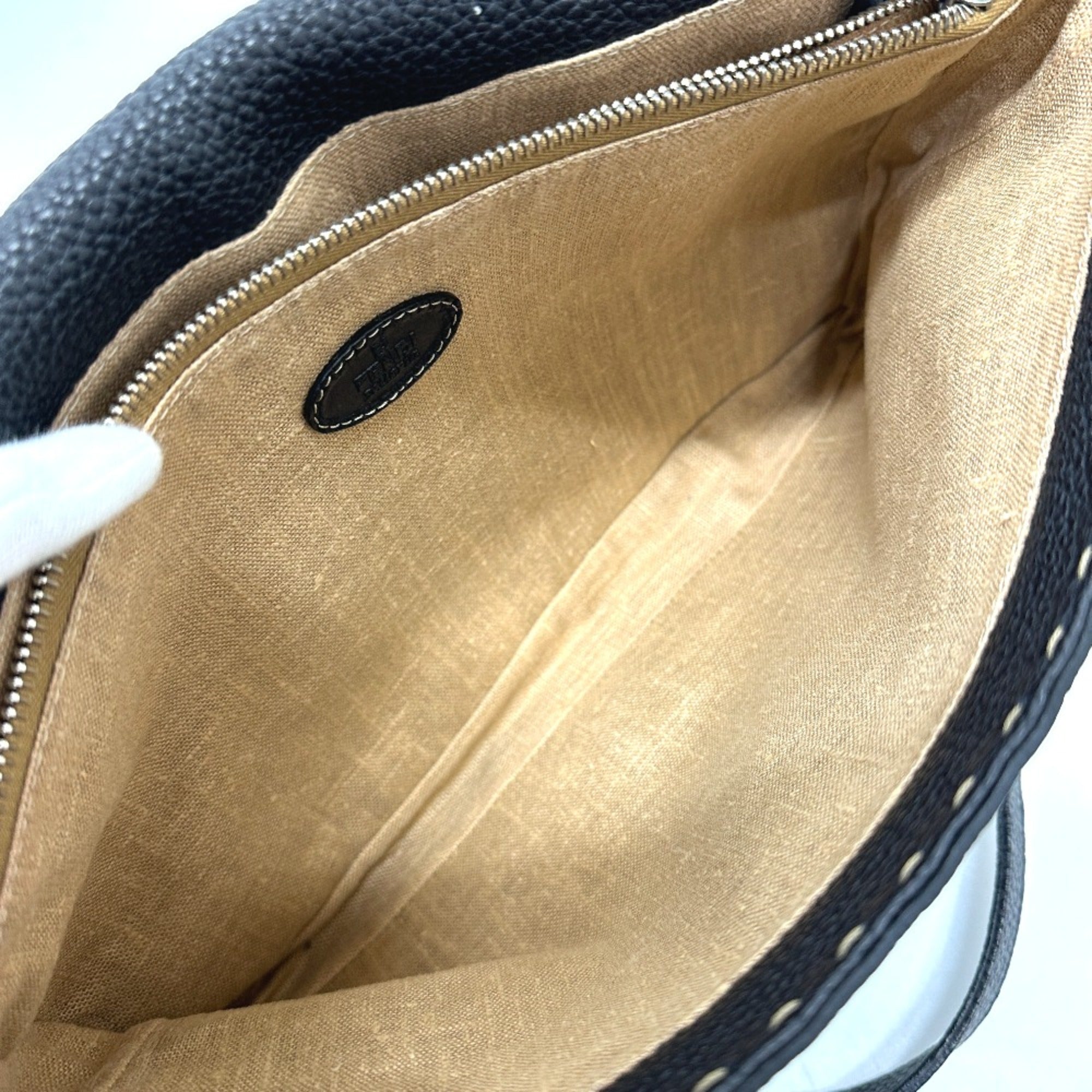 Fendi Black Leather Shoulder Bag (Pre-Owned)