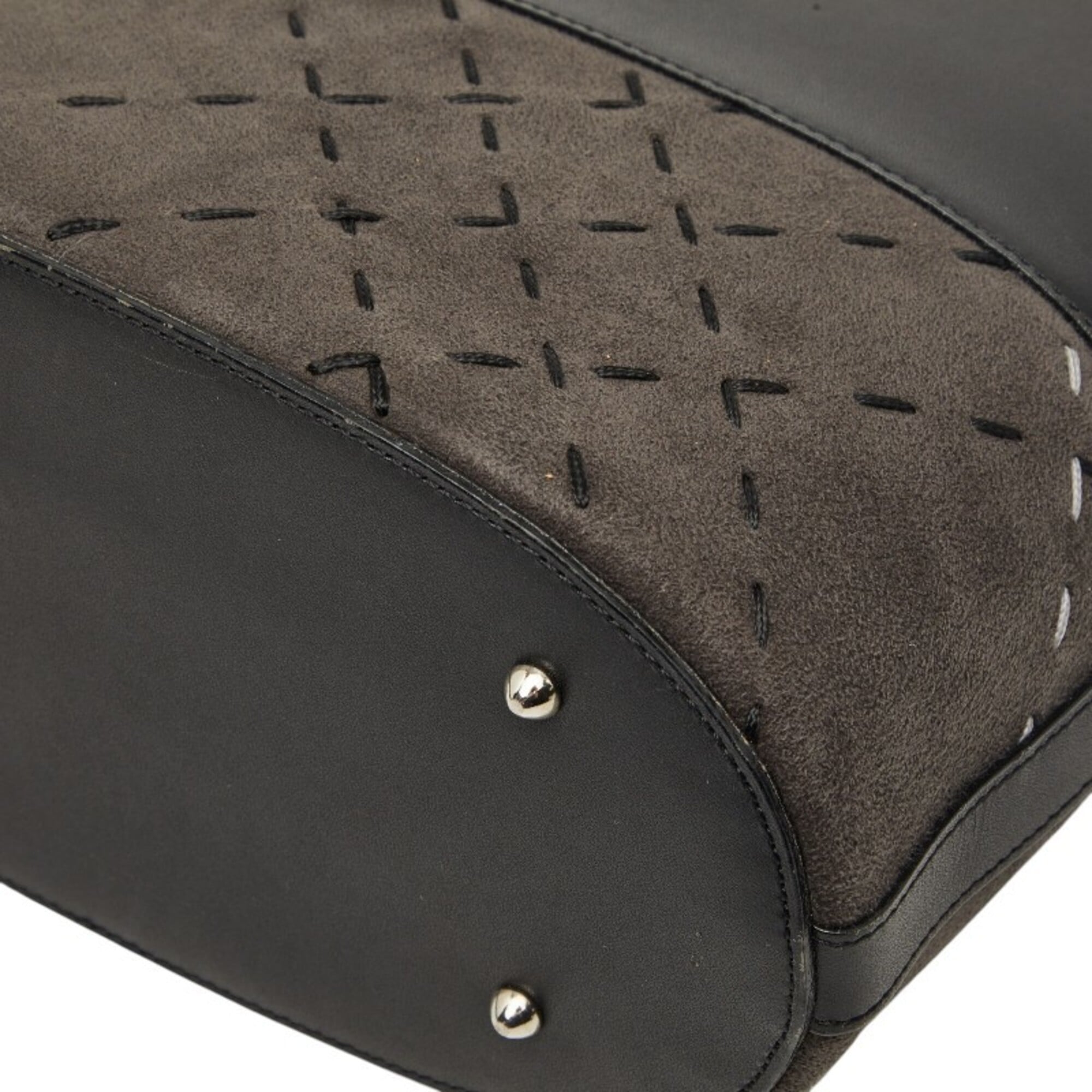 Burberry Black Leather Shoulder Bag (Pre-Owned)