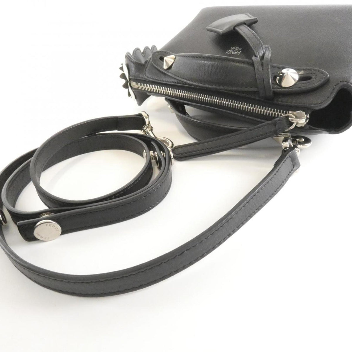Fendi Silver Leather Handbag (Pre-Owned)
