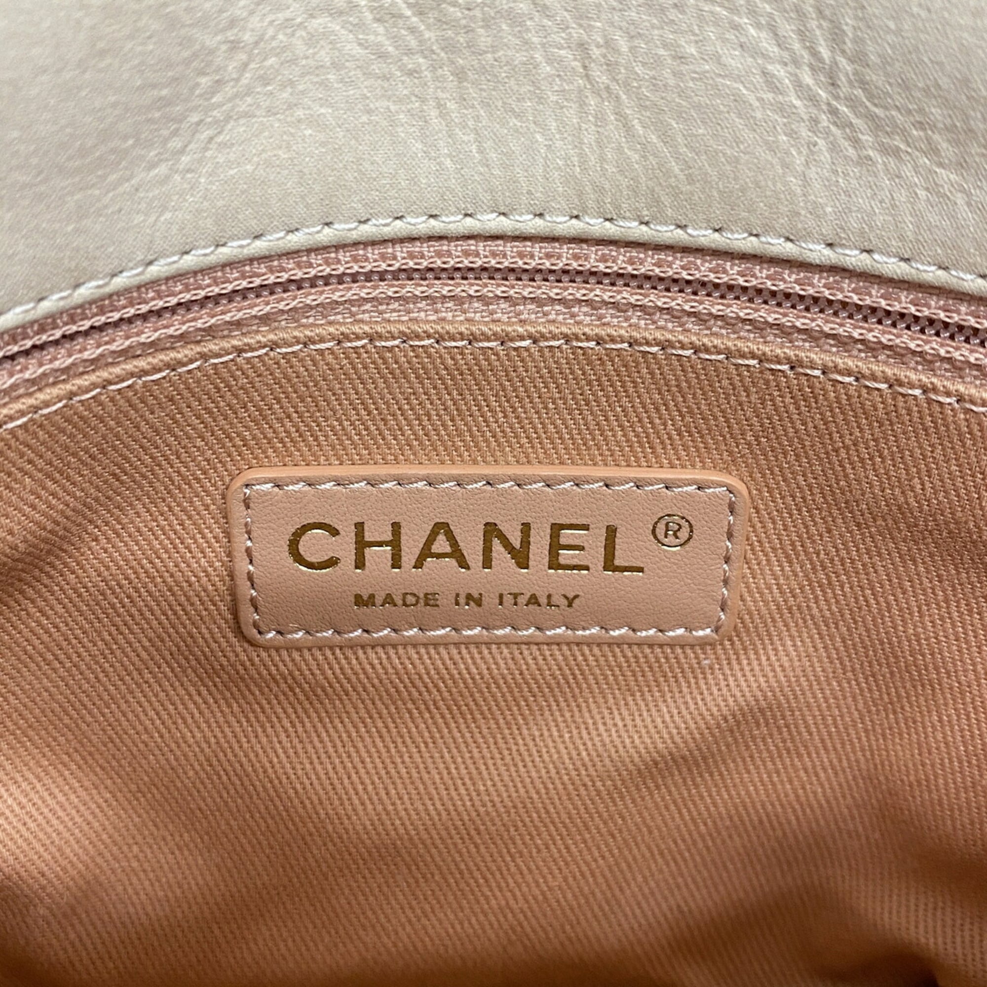 Chanel Pink Leather Shoulder Bag (Pre-Owned)