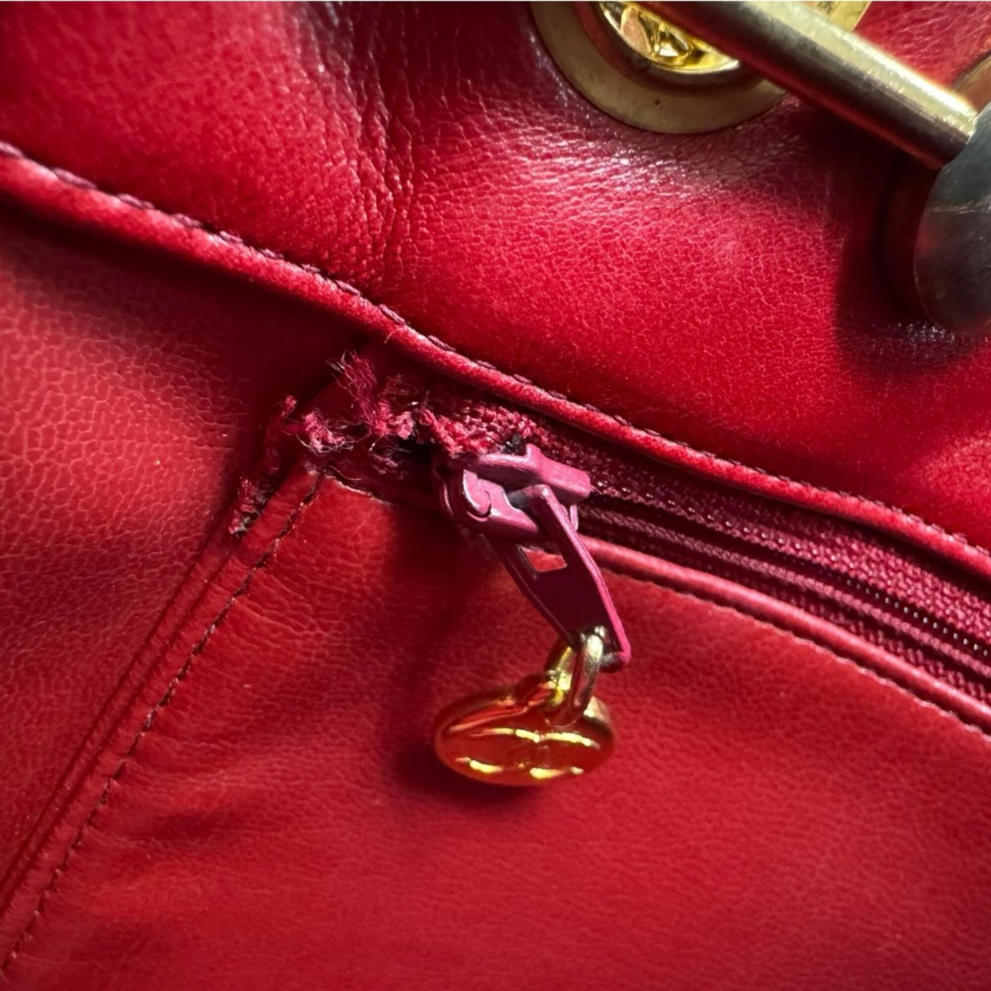 Chanel Red Color Leather Shoulder Bag (Pre-Owned)