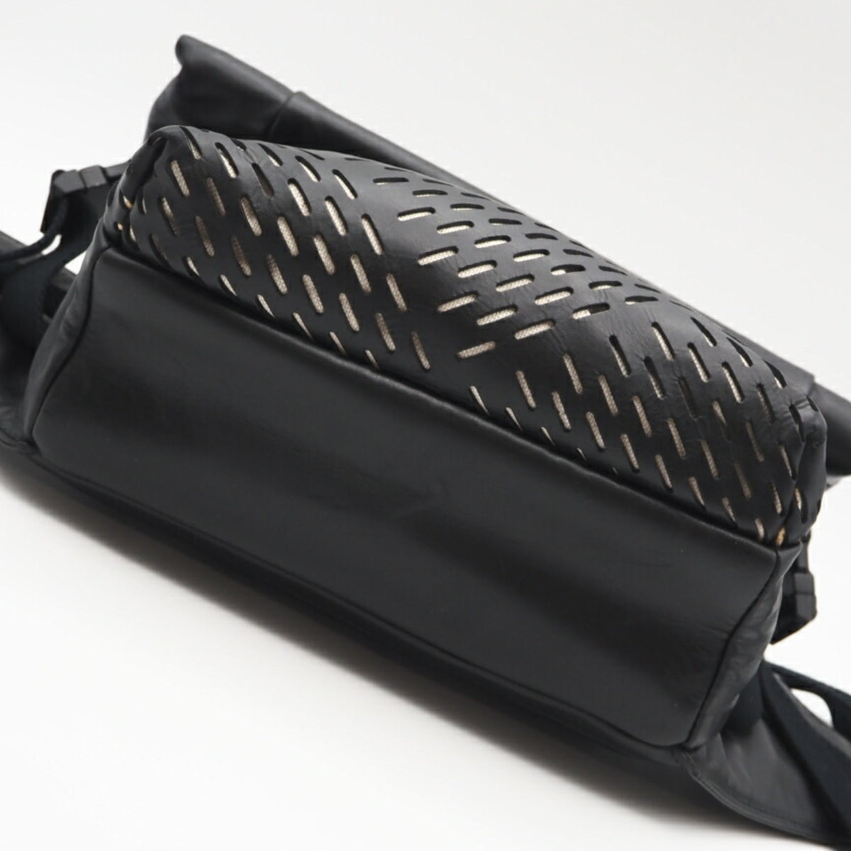 Bottega Veneta Black Leather Sling Bag (Pre-Owned)
