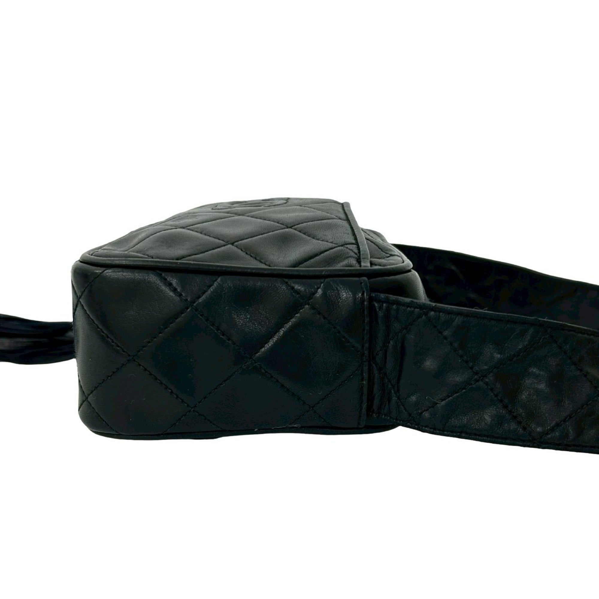 Chanel Black Leather Shoulder Bag (Pre-Owned)