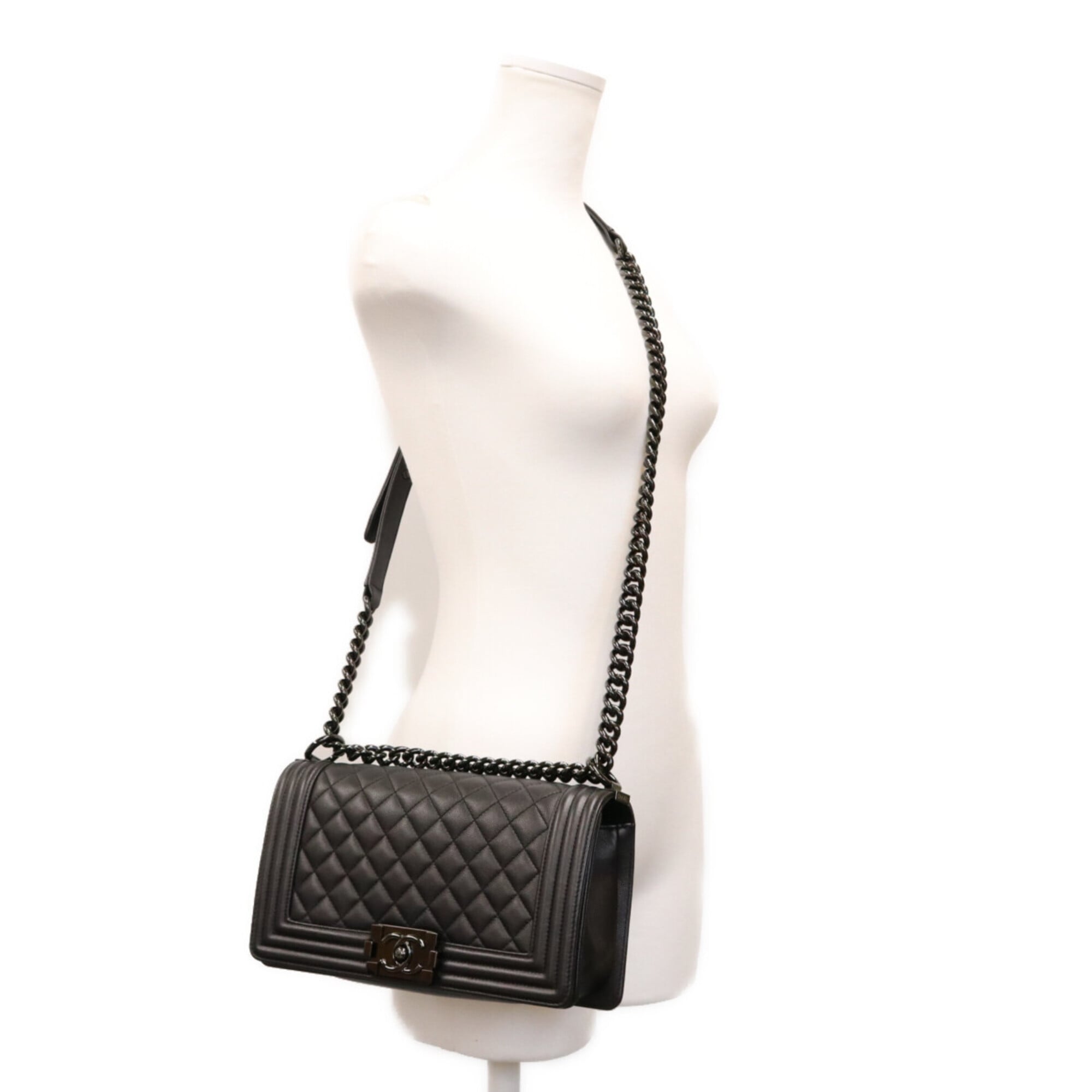 Chanel Black Grained Calfskin Shoulder Bag (Pre-Owned)