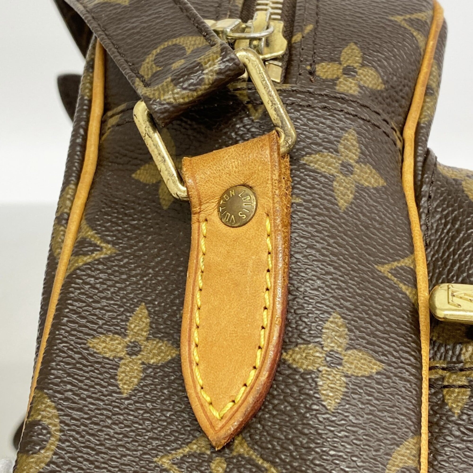 Louis Vuitton Brown Shoulder Bag (Pre-Owned)