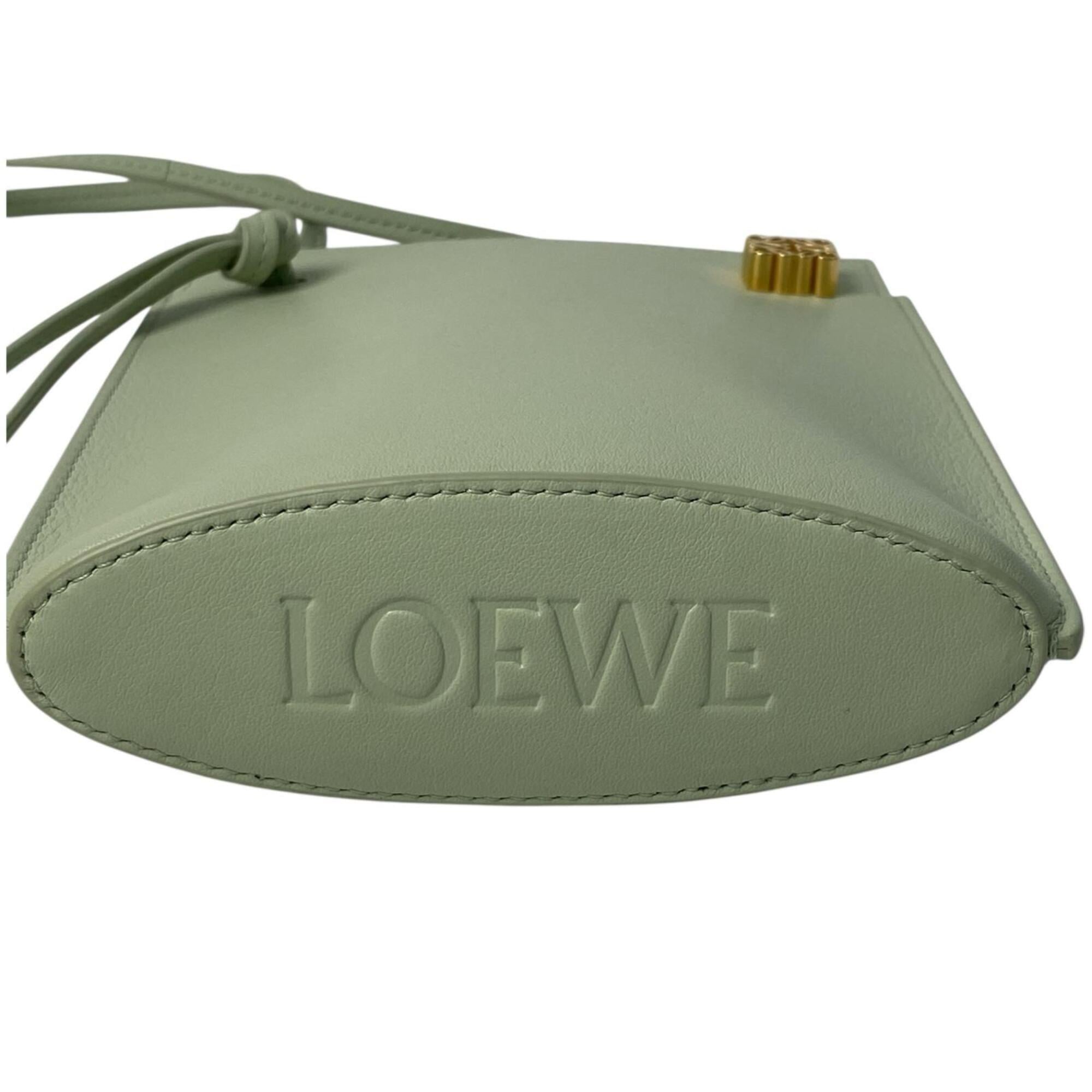 Loewe Light Green Leather Shoulder Bag (Pre-Owned)