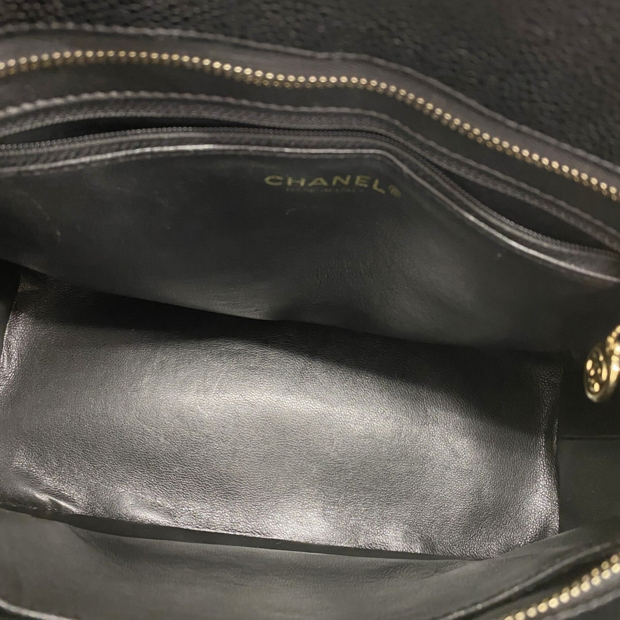 Chanel Black Grained Calfskin Tote Bag (Pre-Owned)