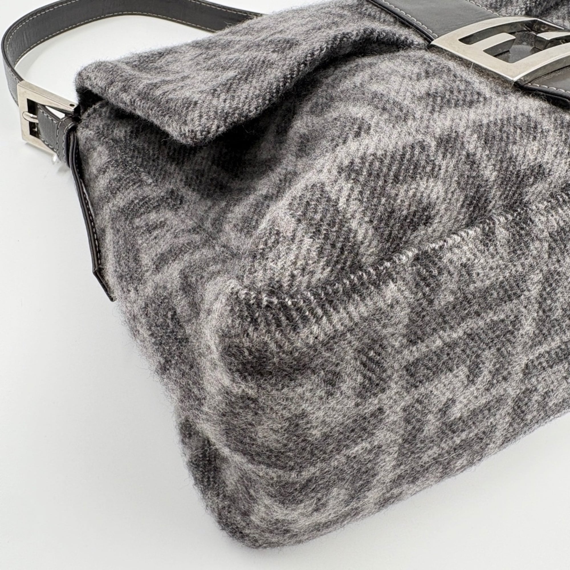 Fendi Gray Handbag (Pre-Owned)