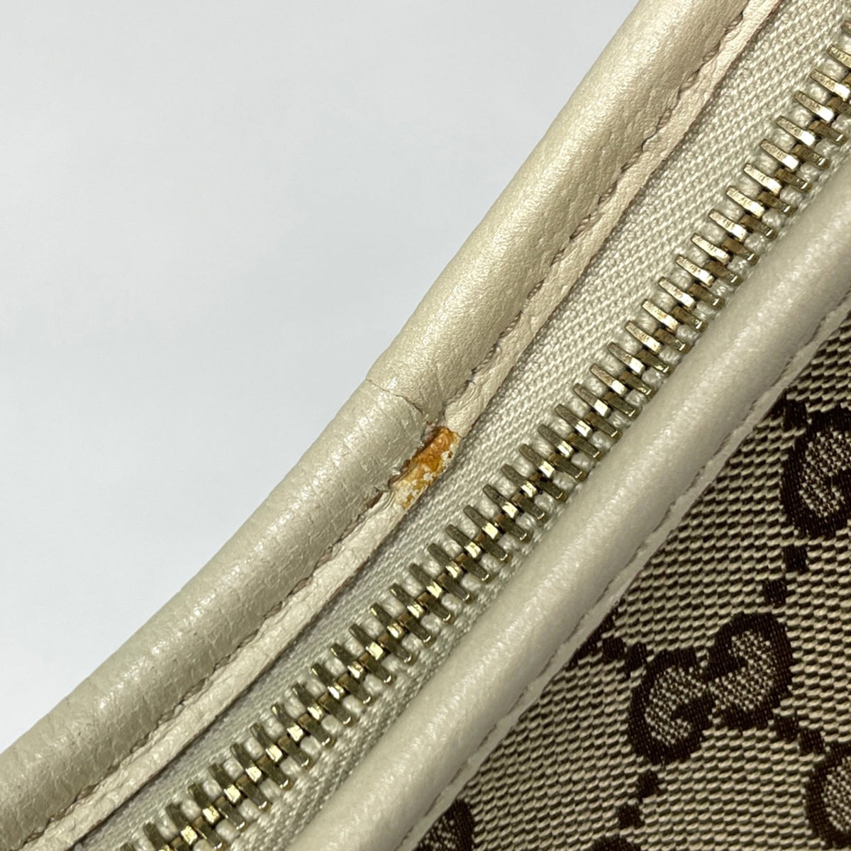 Gucci Abbey Beige Ivory Gg Canvas Leather Shoulder Bag (Pre-Owned)