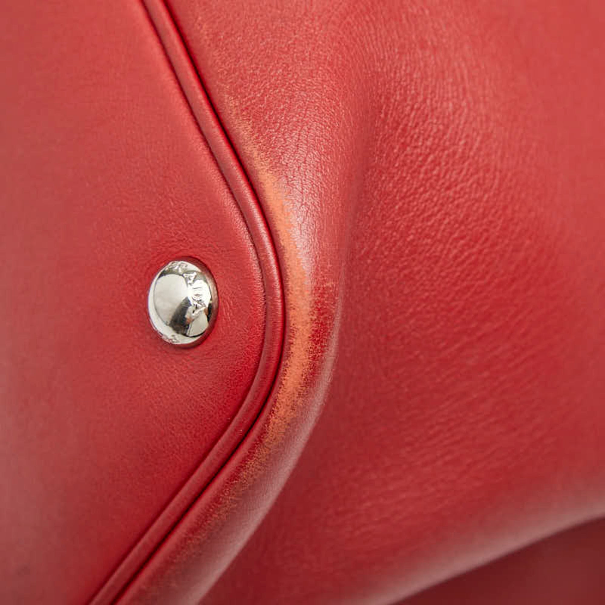 Prada Red Color Leather Shoulder Bag Tote Bag (Pre-Owned)