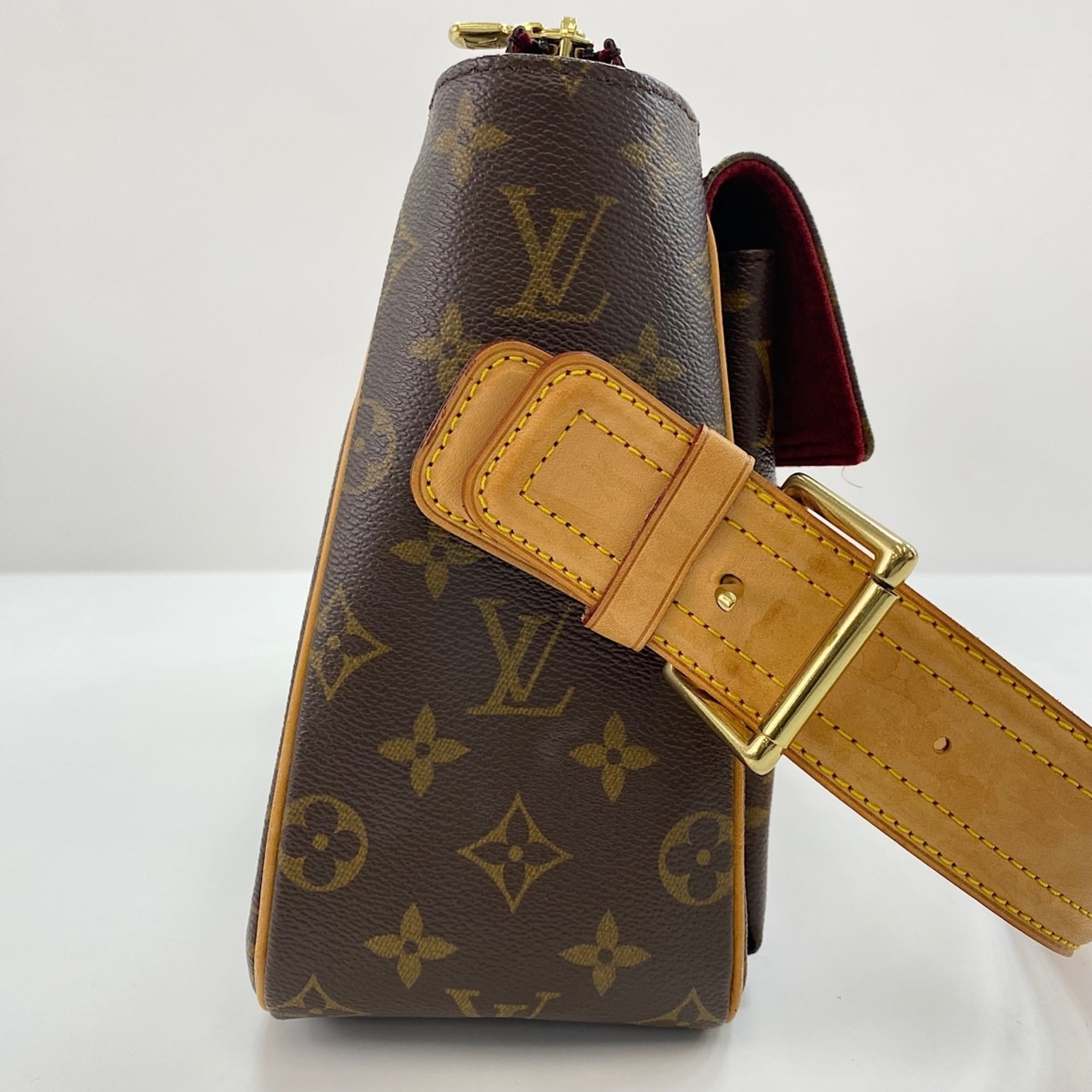 Louis Vuitton Brown Monogram Monogram Shoulder Bag (Pre-Owned)