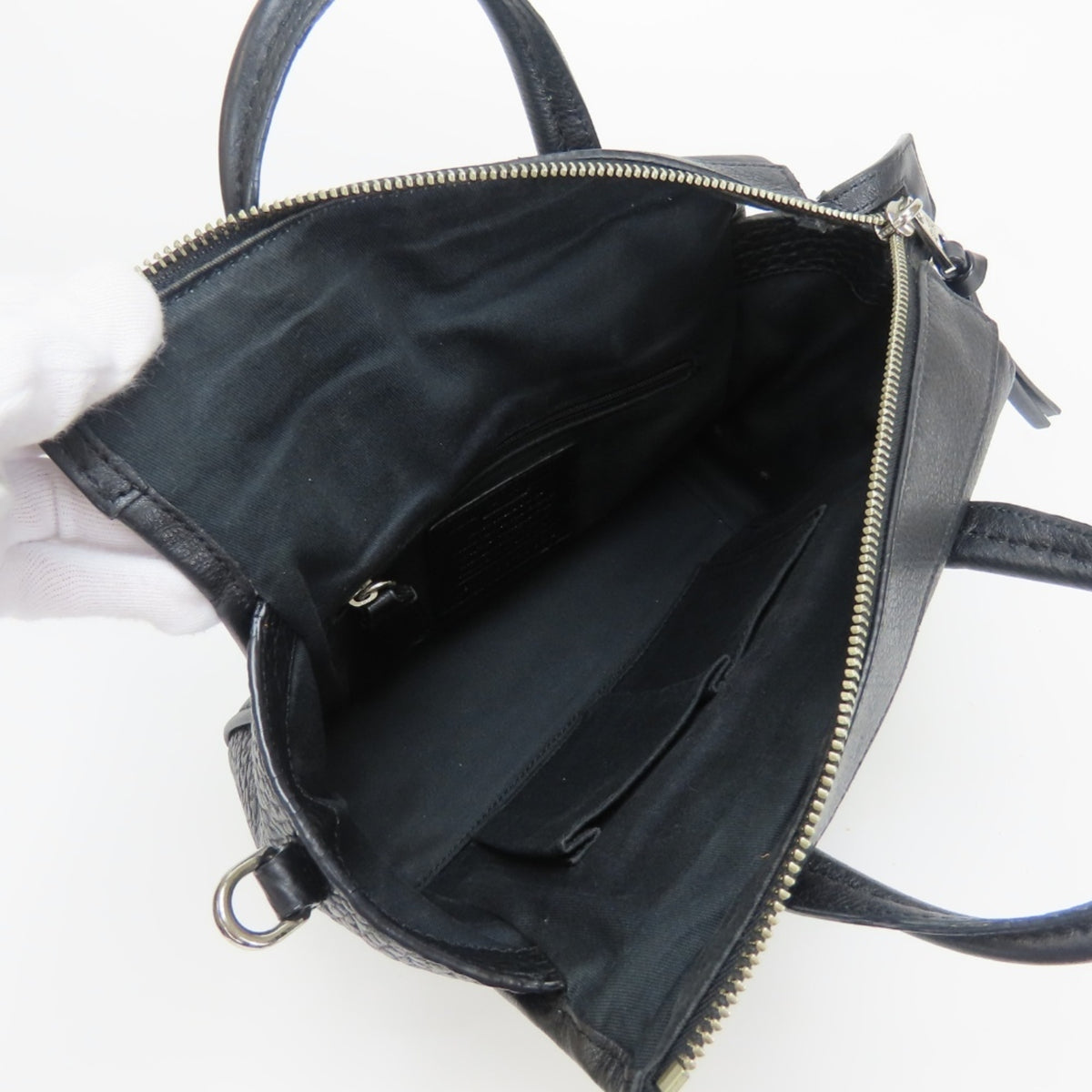 Coach Black Leather Handbag (Pre-Owned)